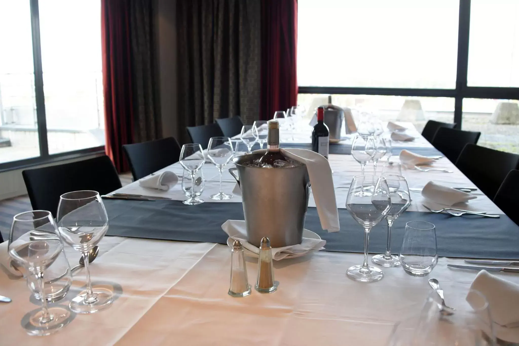 Meeting/conference room, Restaurant/Places to Eat in Holiday Inn Mulhouse, an IHG Hotel