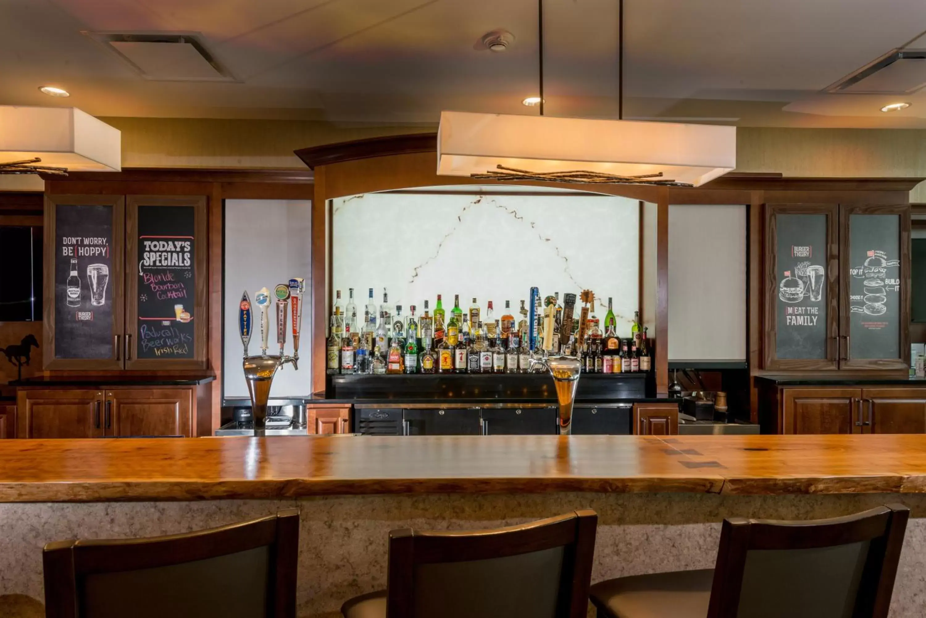 Lounge or bar, Lounge/Bar in Holiday Inn Paducah Riverfront, an IHG Hotel