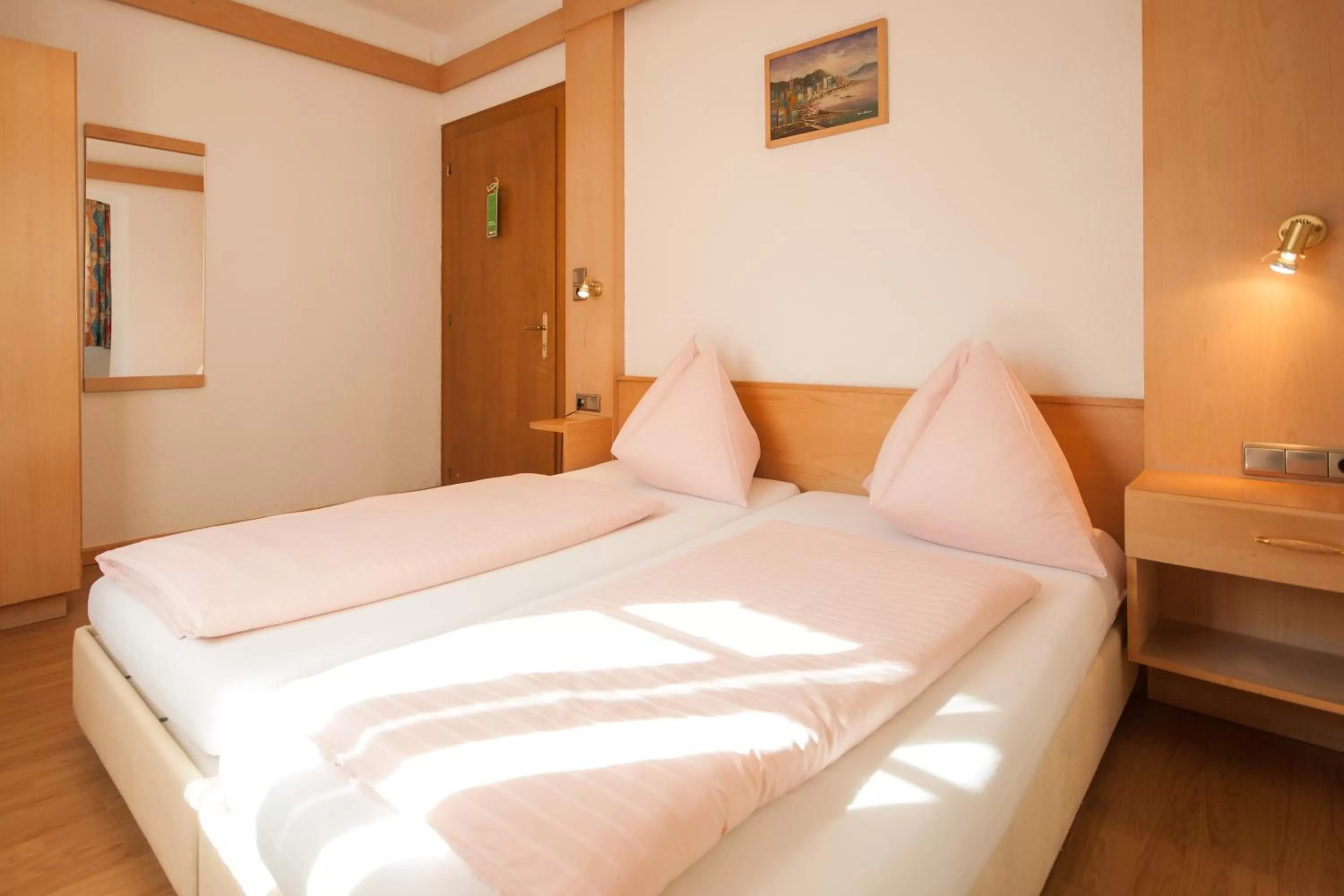 Photo of the whole room, Bed in Hotel Tautermann