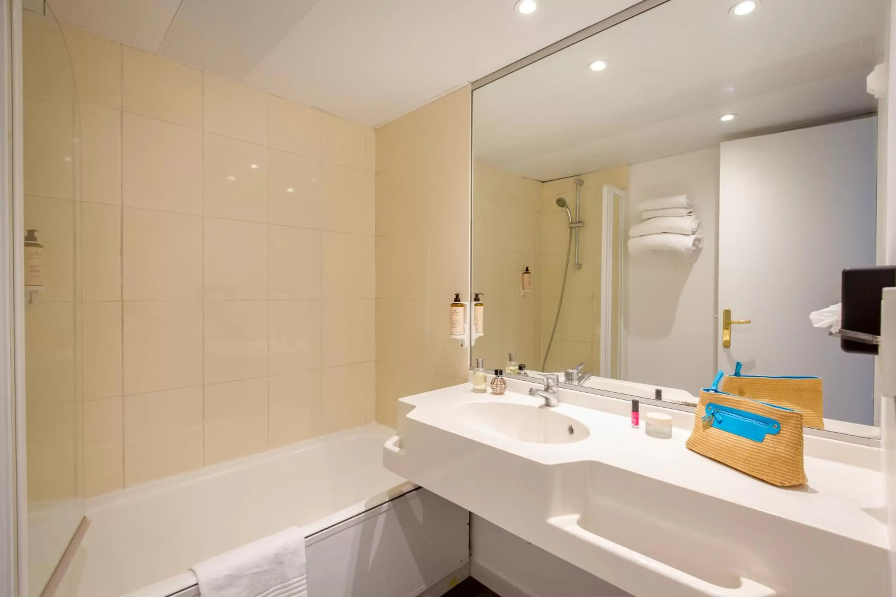 Bathroom in Mercure Cannes Mandelieu