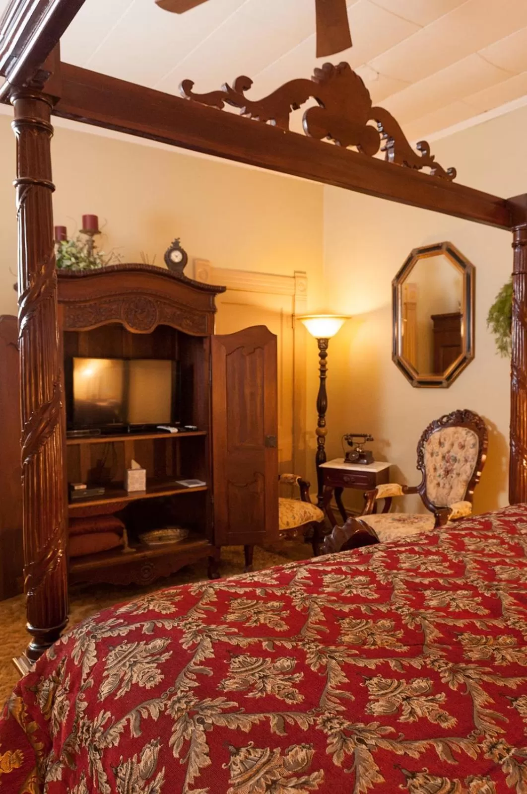 Bed in The Historic Wolf Hotel