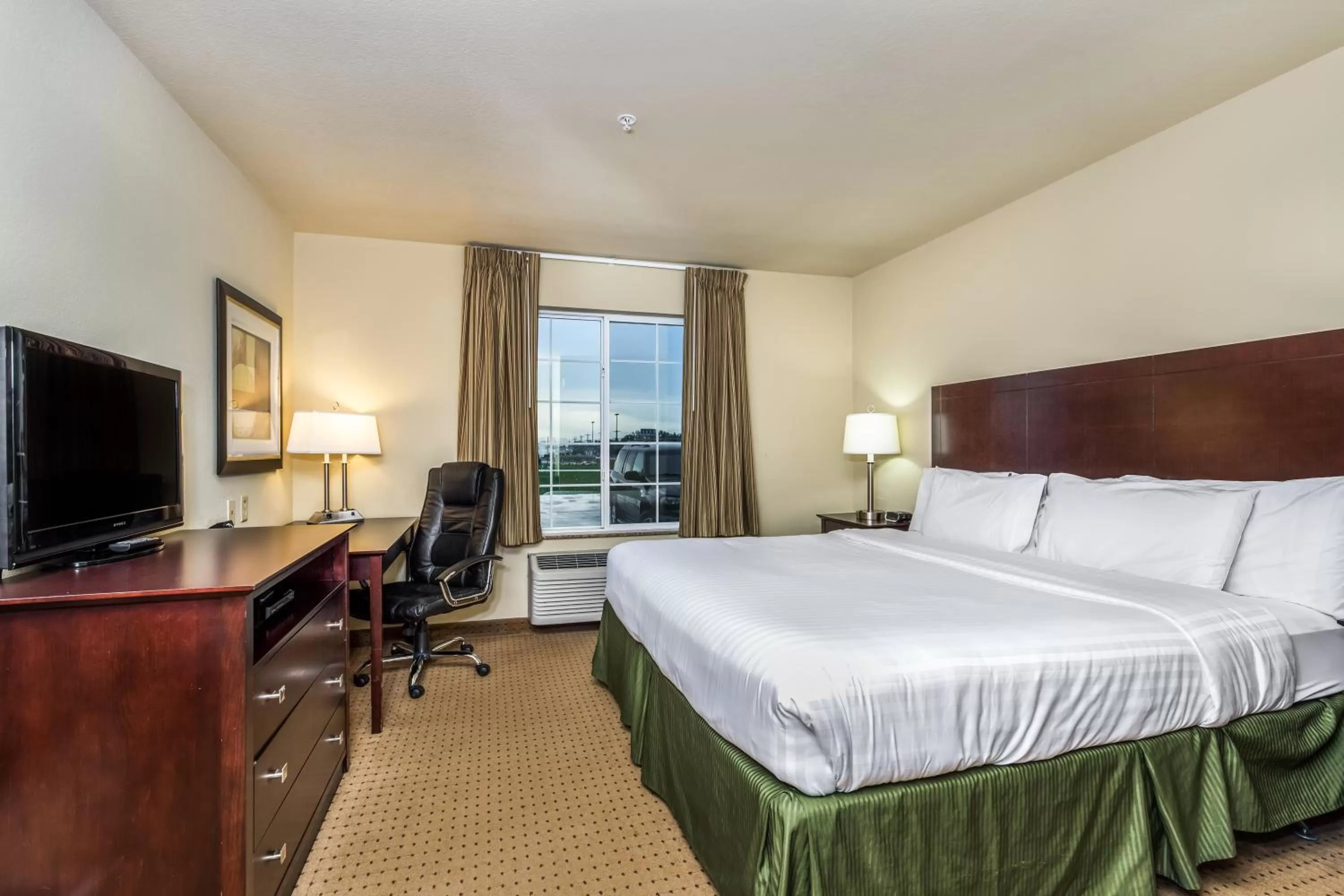 Photo of the whole room, Bed in Cobblestone Inn & Suites - Vinton, IA