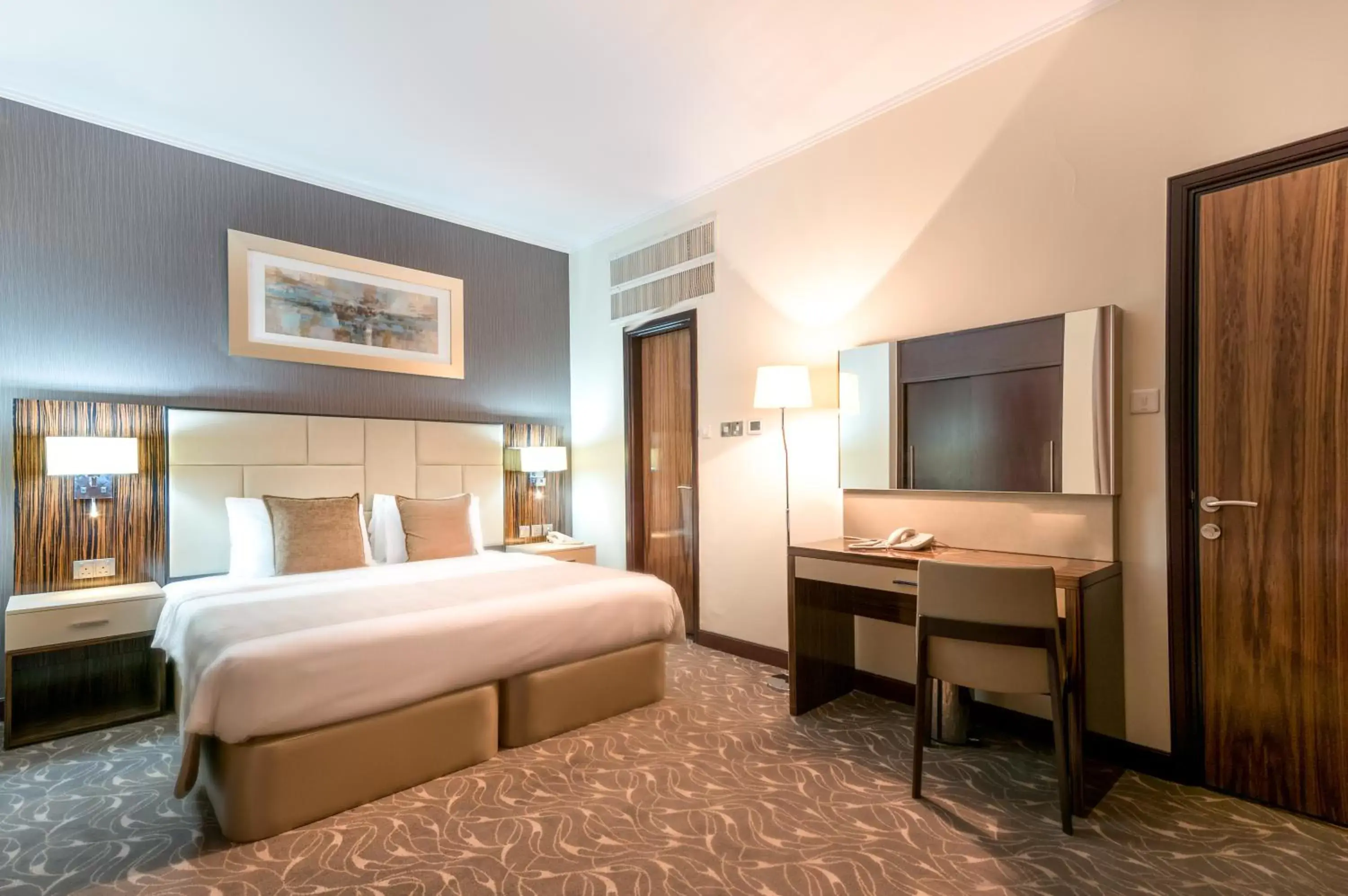 Photo of the whole room, Room Photo in Hawthorn Suites by Wyndham Abu Dhabi City Center