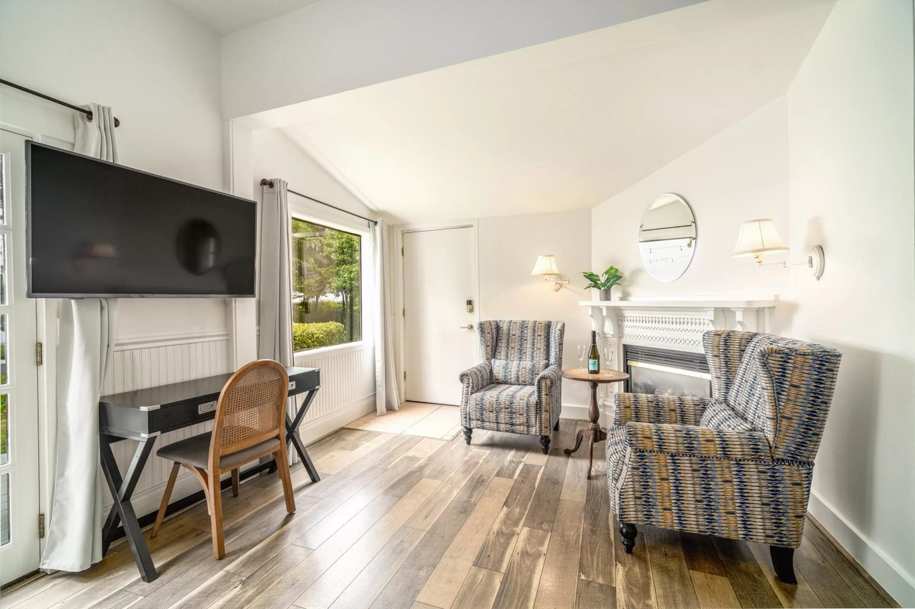 TV and multimedia in Agate Cove Inn