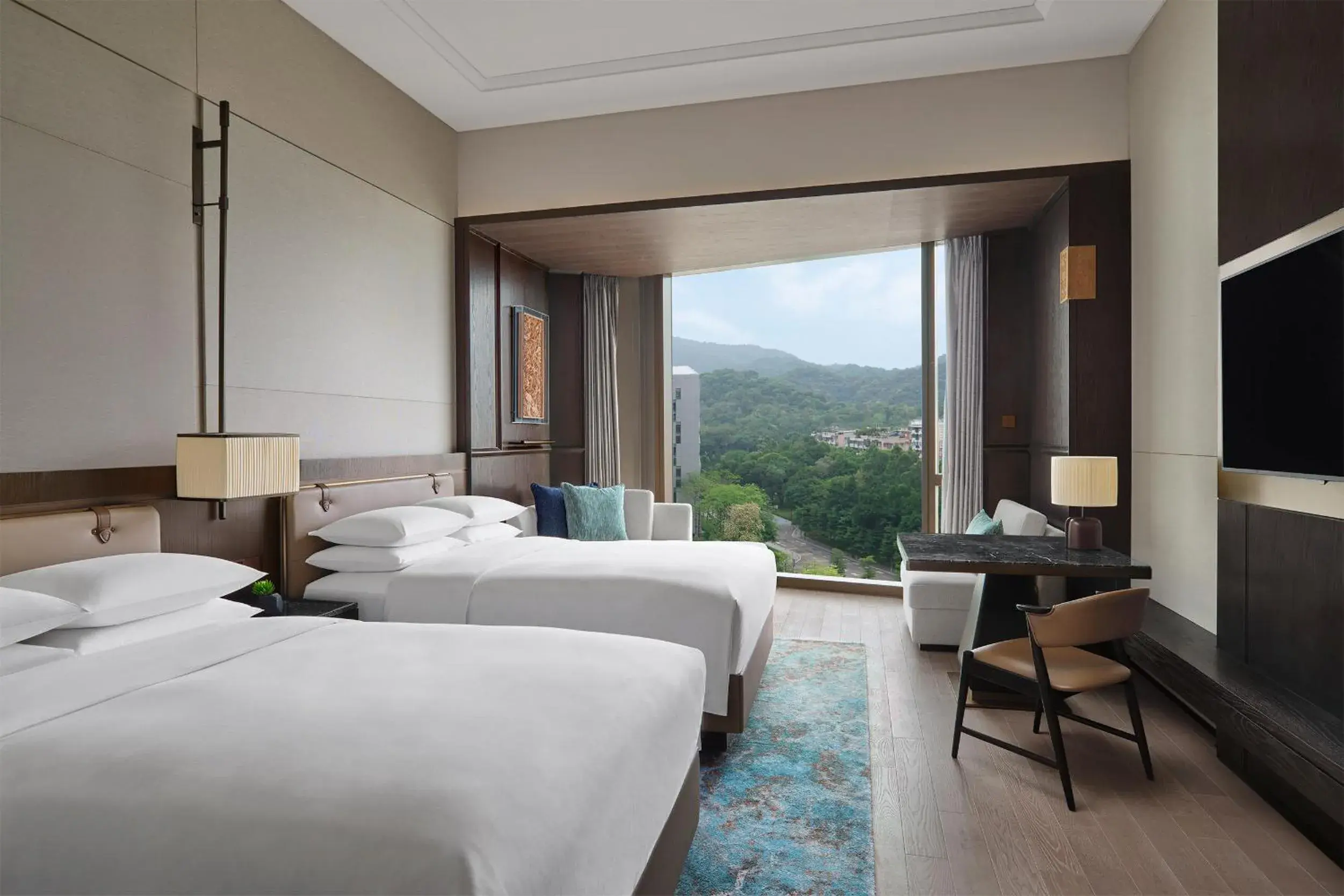 Photo of the whole room, Mountain View in Guangzhou Marriott Hotel Baiyun