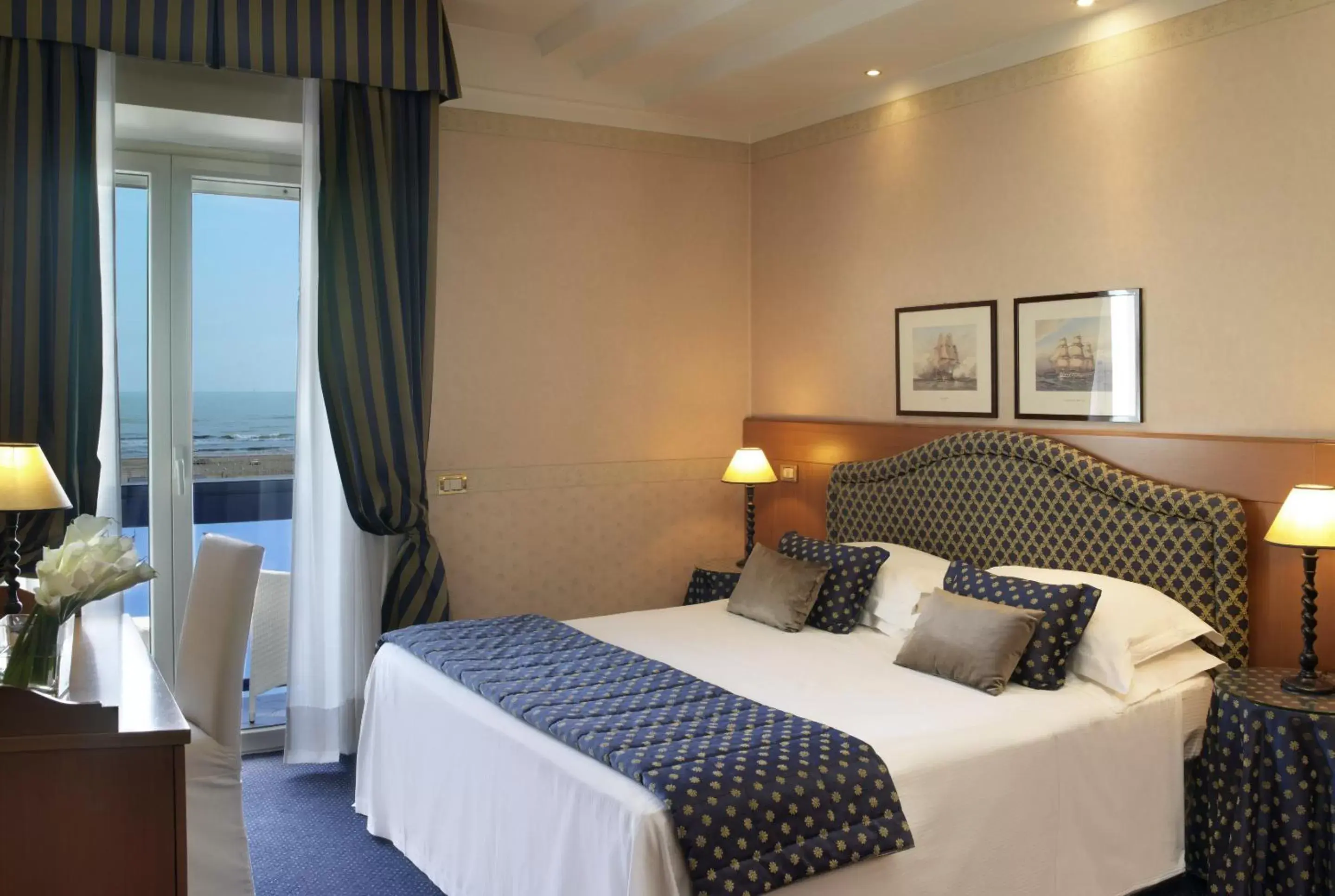 Deluxe double room with Front Sea View in Hotel Lungomare