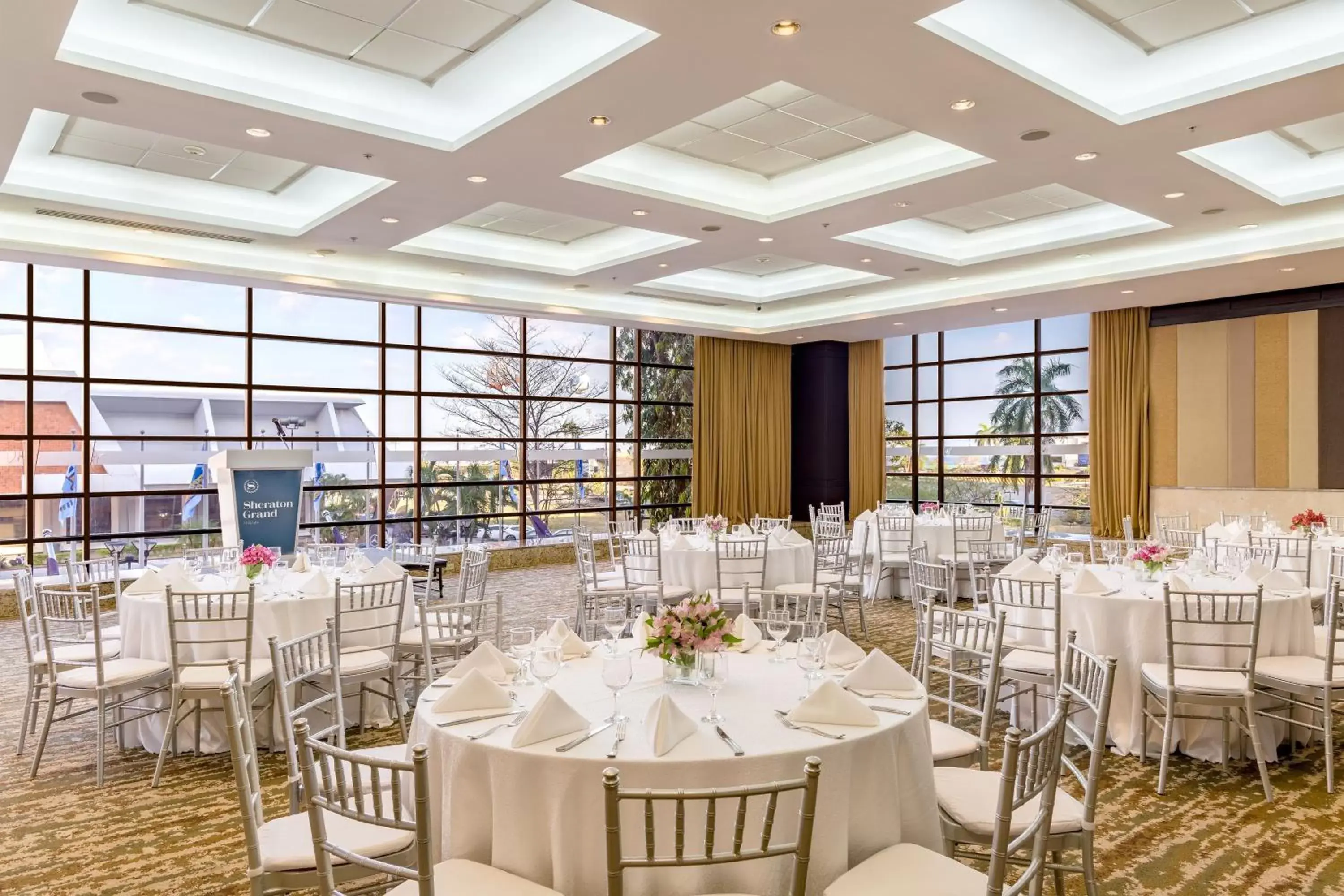 Meeting/conference room, Restaurant/Places to Eat in Sheraton Grand Panama