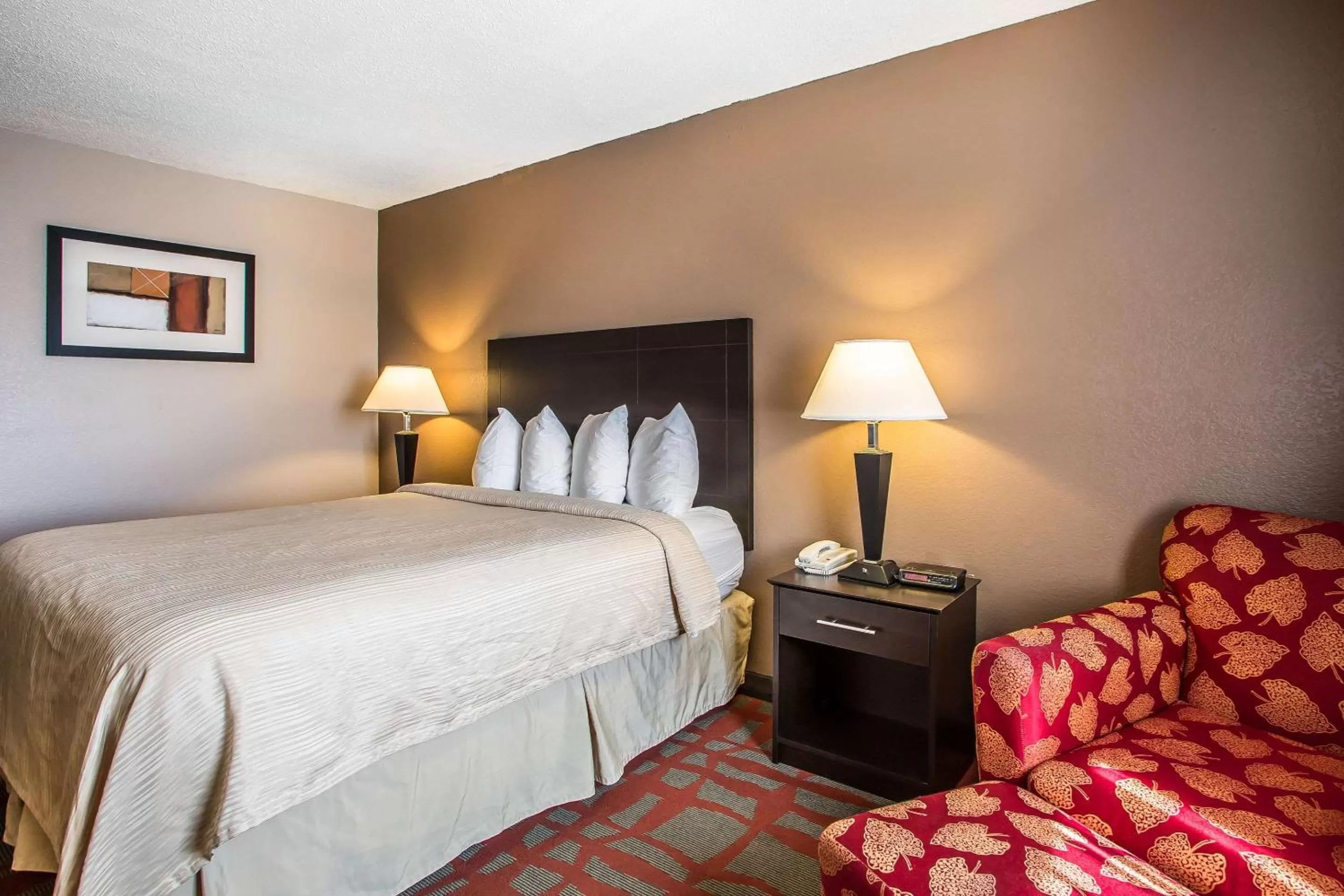 Photo of the whole room, Bed in Quality Inn & Suites West Bend