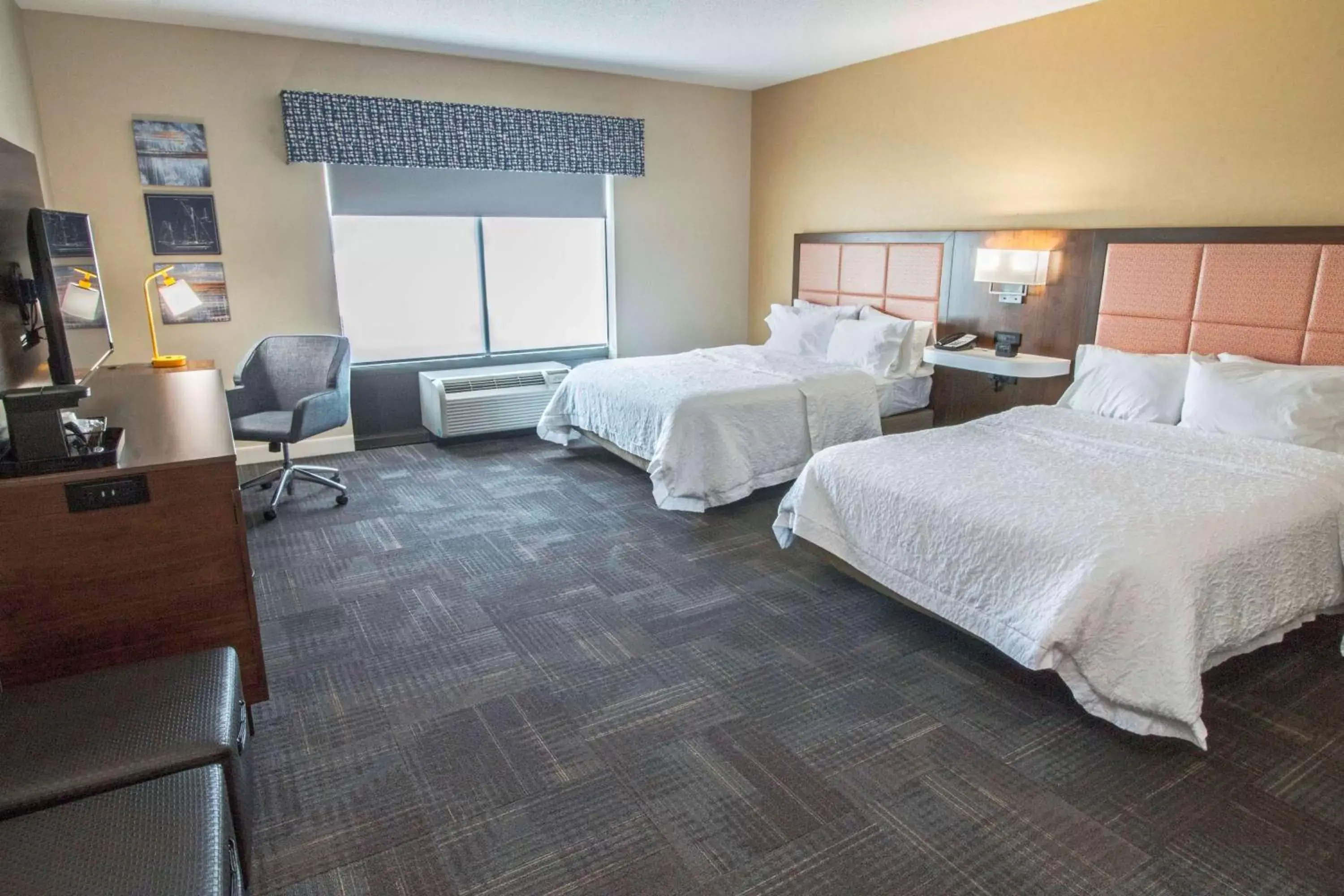 Bedroom, Bed in Hampton Inn & Suites Chesapeake-Battlefield Boulevard