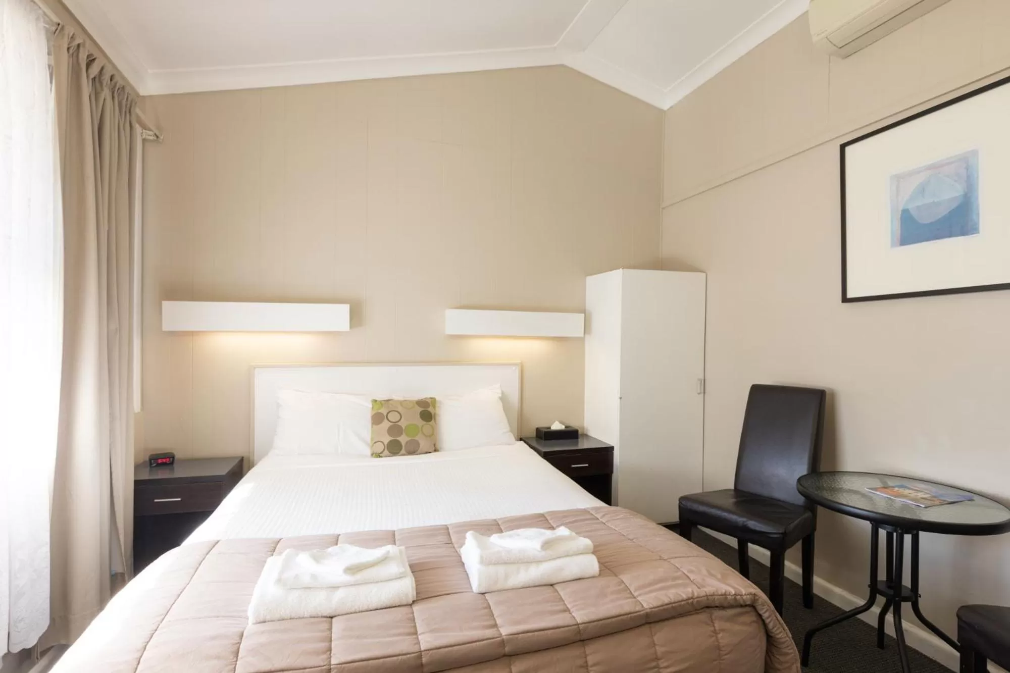 Bed in Mittagong Motel