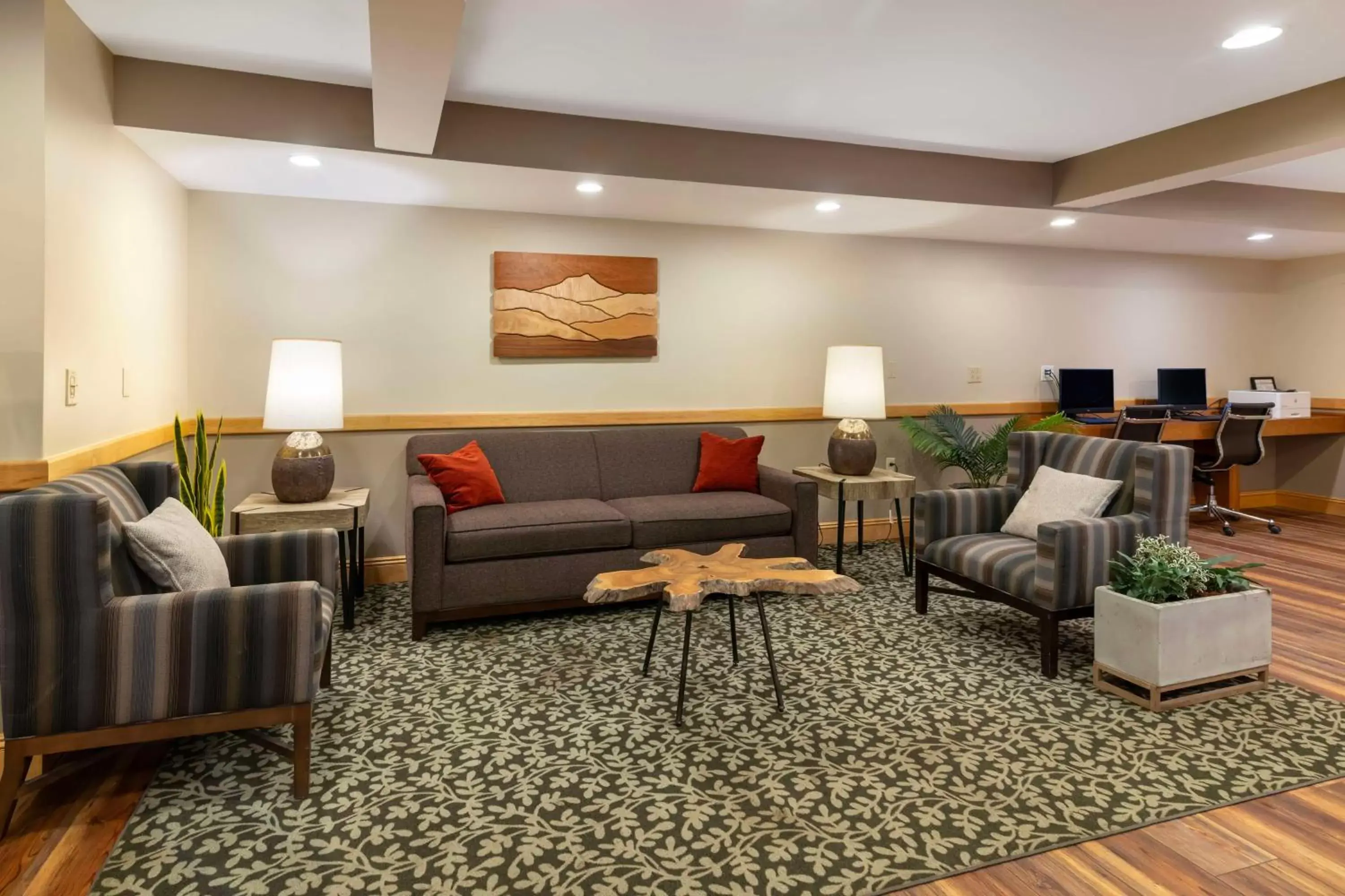 Lobby or reception, Seating Area in Best Western Plus Windjammer Inn & Conference Center