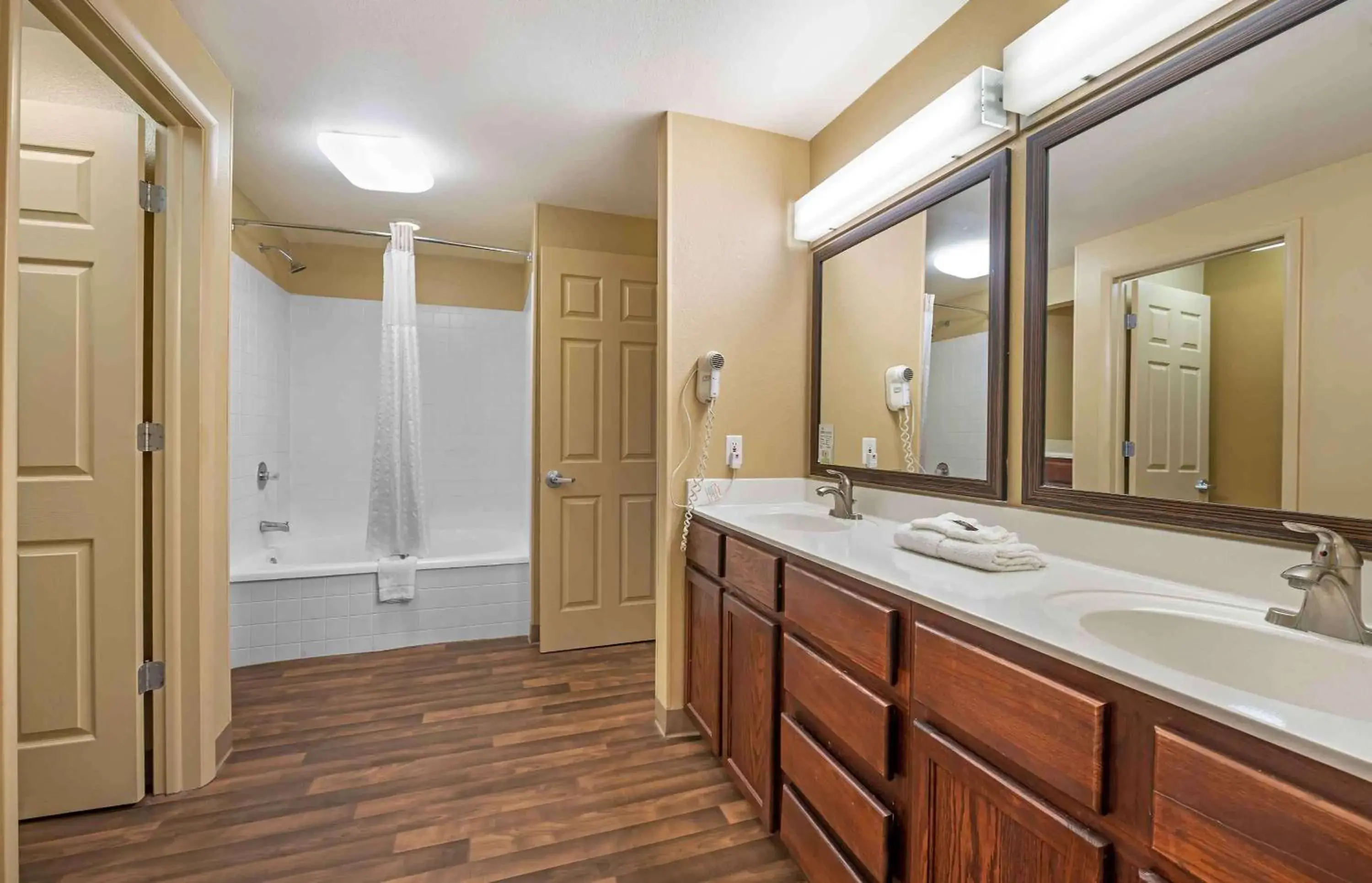 Bathroom in Extended Stay America Suites - Indianapolis - Northwest - I-465