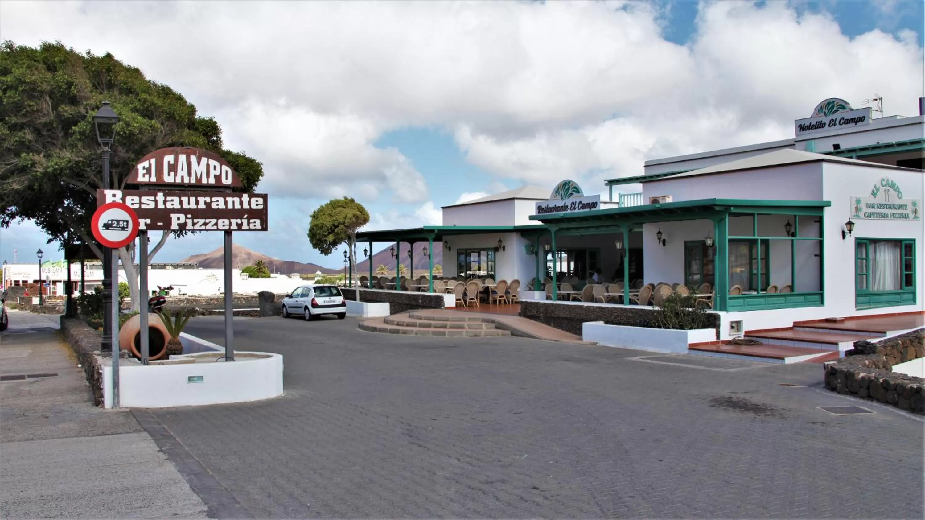 Facade/entrance in B&B Hotelito el Campo