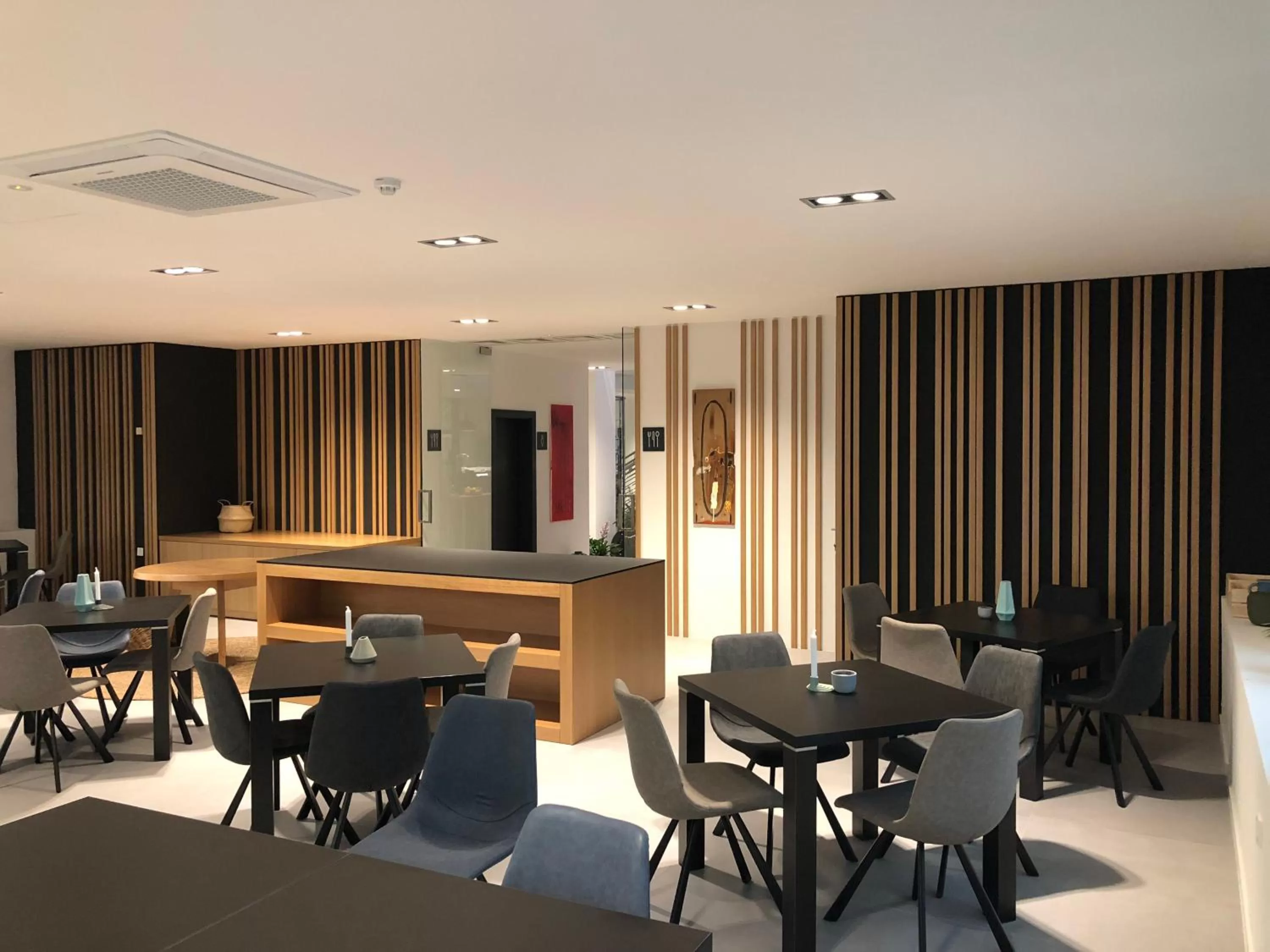 Dining area in Hotel Cubis