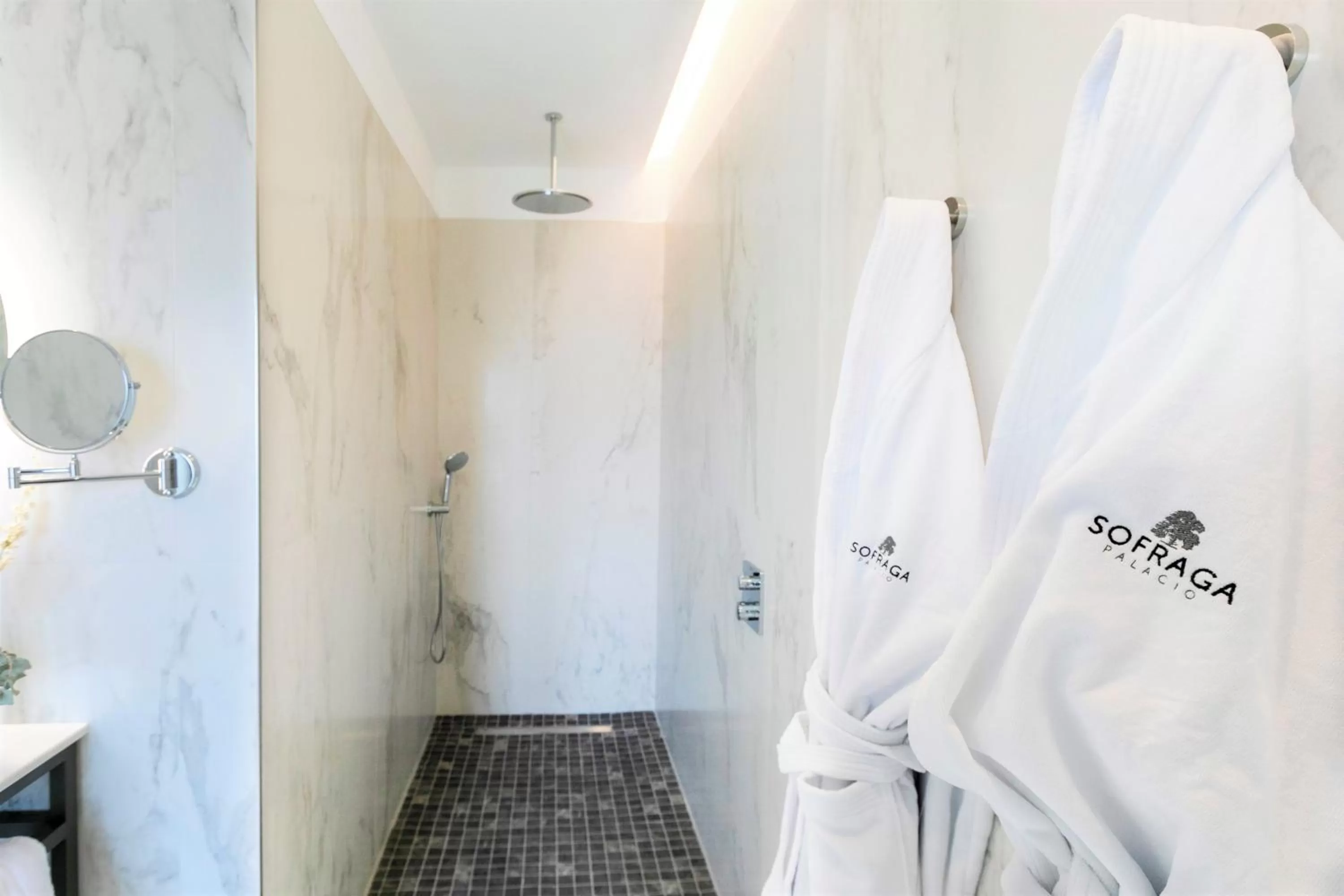 Shower in Sofraga Palacio