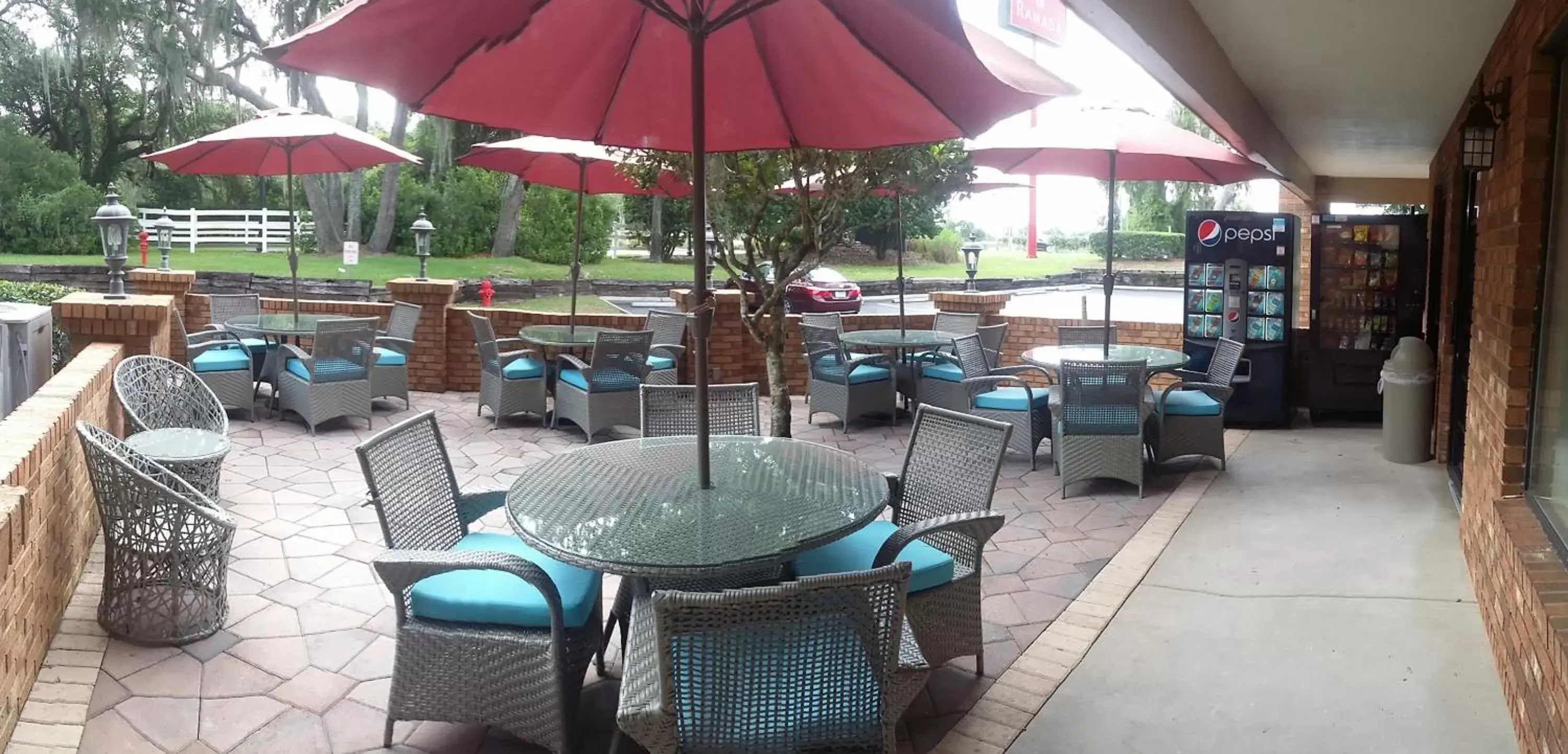 Patio, Restaurant/Places to Eat in Ramada by Wyndham Temple Terrace/Tampa North