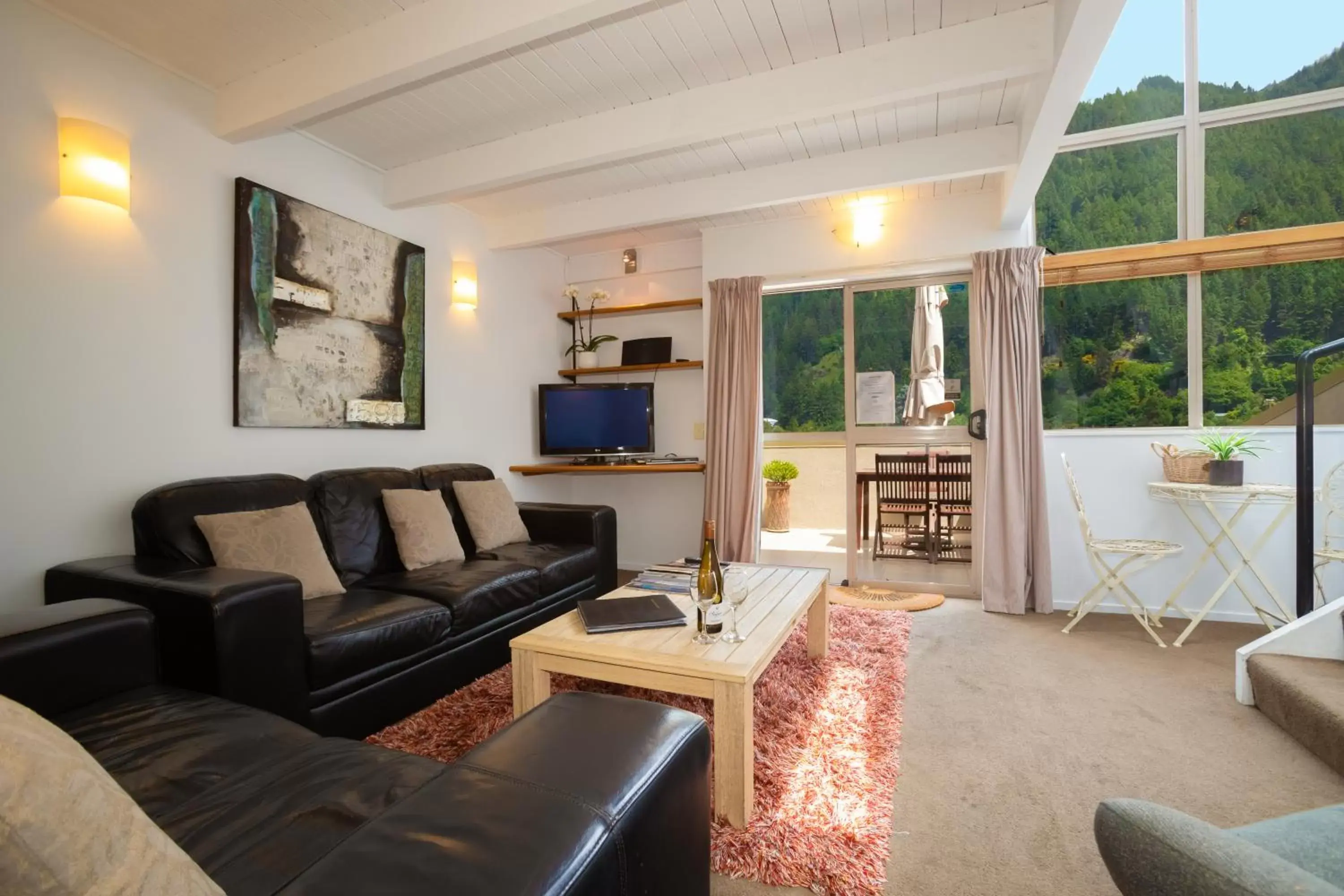 Living room, Seating Area in Cranbury Court Apartments