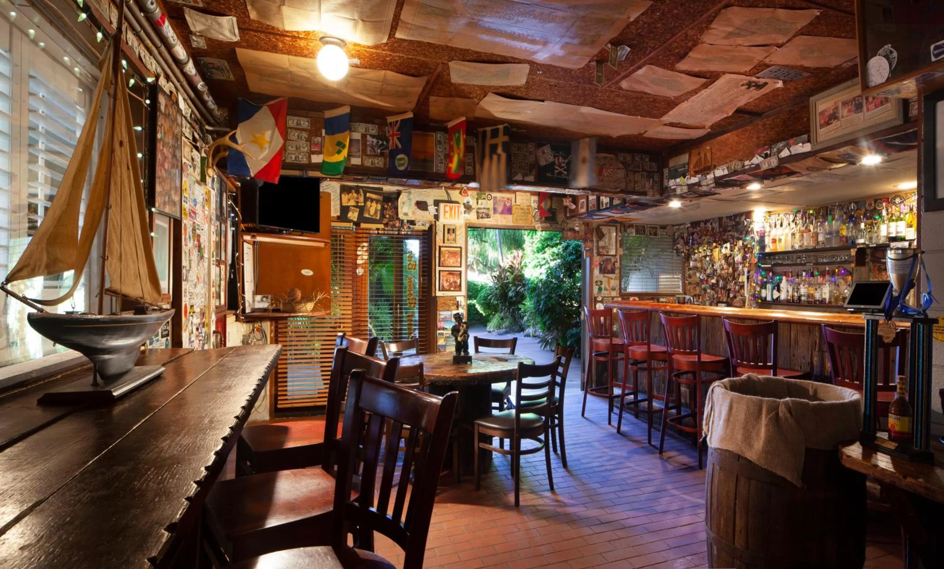 Restaurant/places to eat in Pier House Resort & Spa