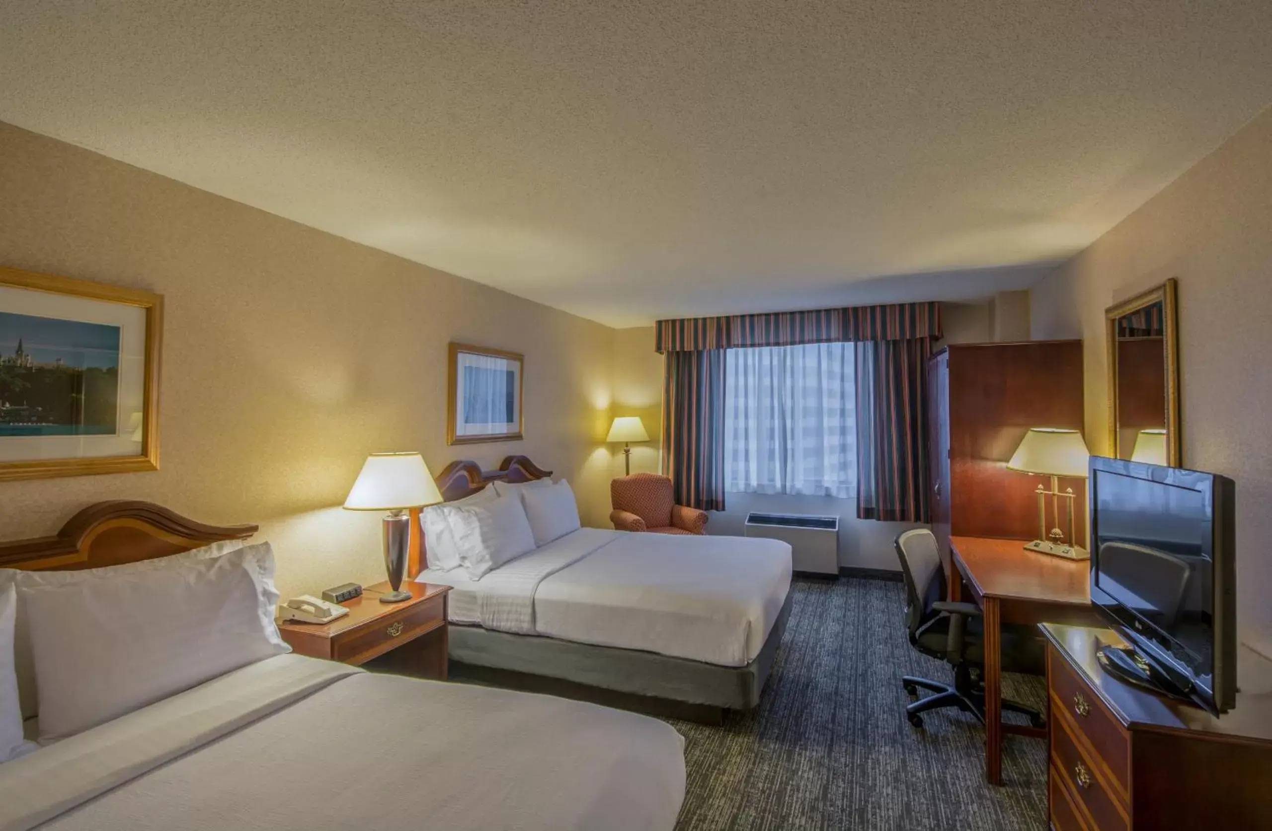 Bedroom, Bed in Holiday Inn Arlington at Ballston by IHG Bedroom, Bed in Holiday Inn Arlington at Ballston by IHG