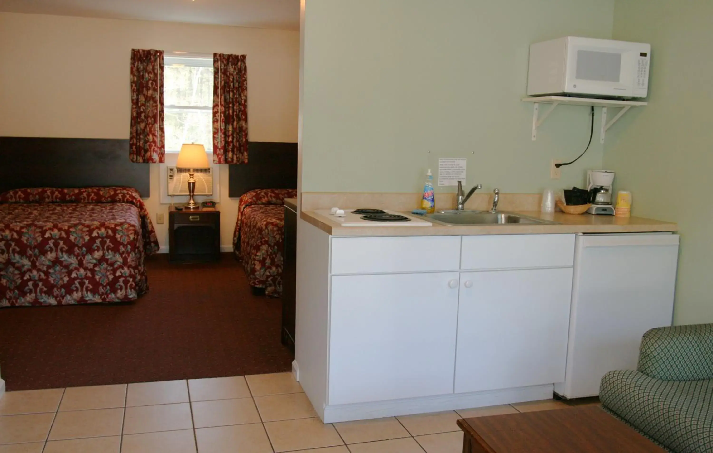 Suite with Kitchen in Studio Motel of Lake George