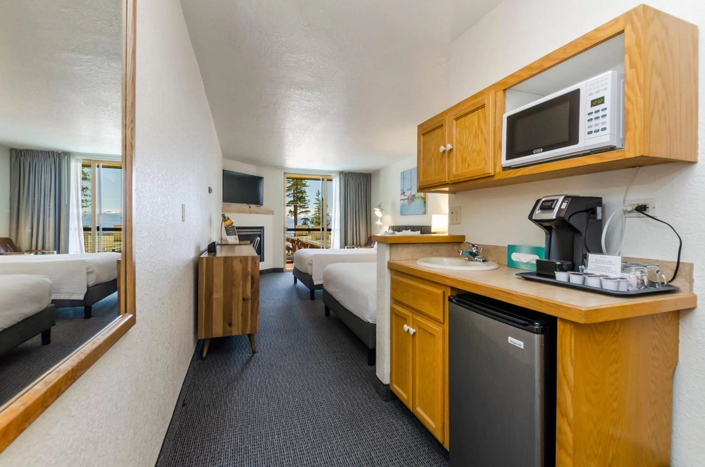 Kitchen or kitchenette, Bed in Firelite Lodge