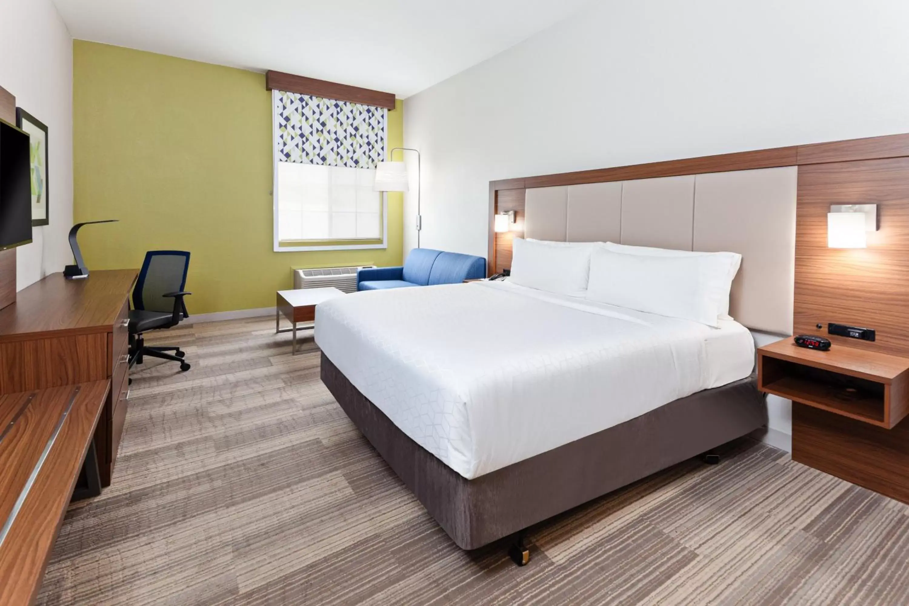 Photo of the whole room, Bed in Holiday Inn Express Mira Mesa San Diego by IHG Photo of the whole room, Bed in Holiday Inn Express Mira Mesa San Diego by IHG