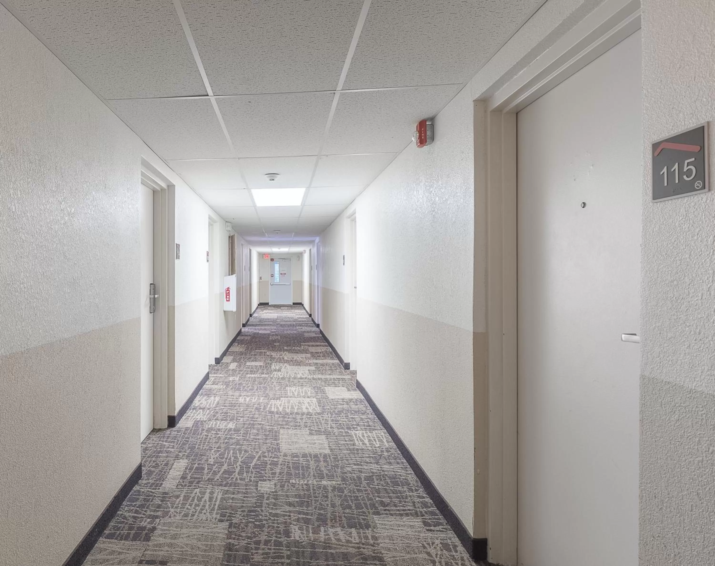 Decorative detail in Red Roof Inn Lancaster Strasburg