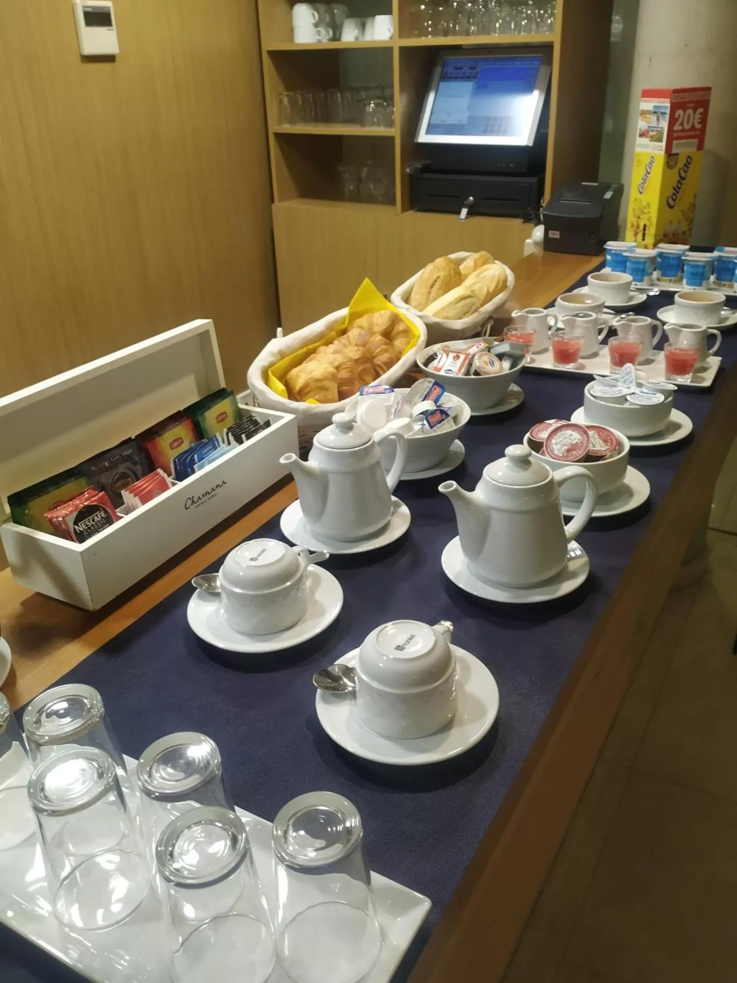 Continental breakfast in Hotel Apartamentos Patagonia Sur