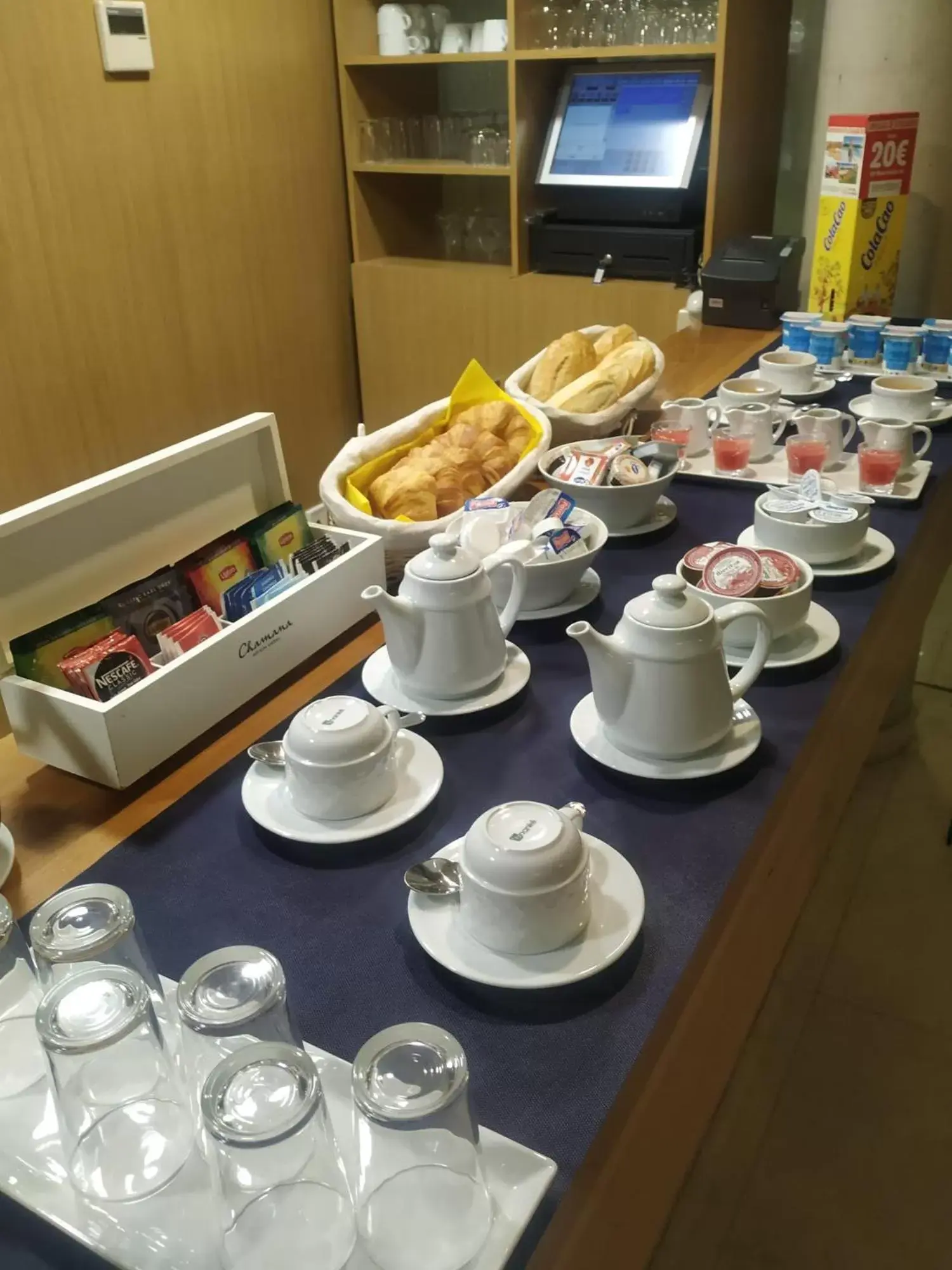 Continental breakfast in Hotel Patagonia Sur