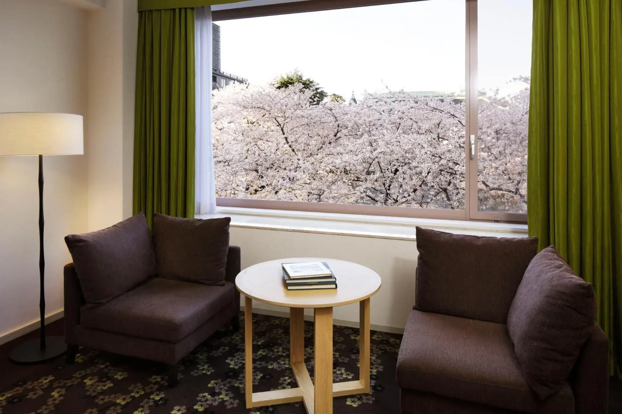 Inner courtyard view, Seating Area in The Prince Sakura Tower Tokyo, Autograph Collection