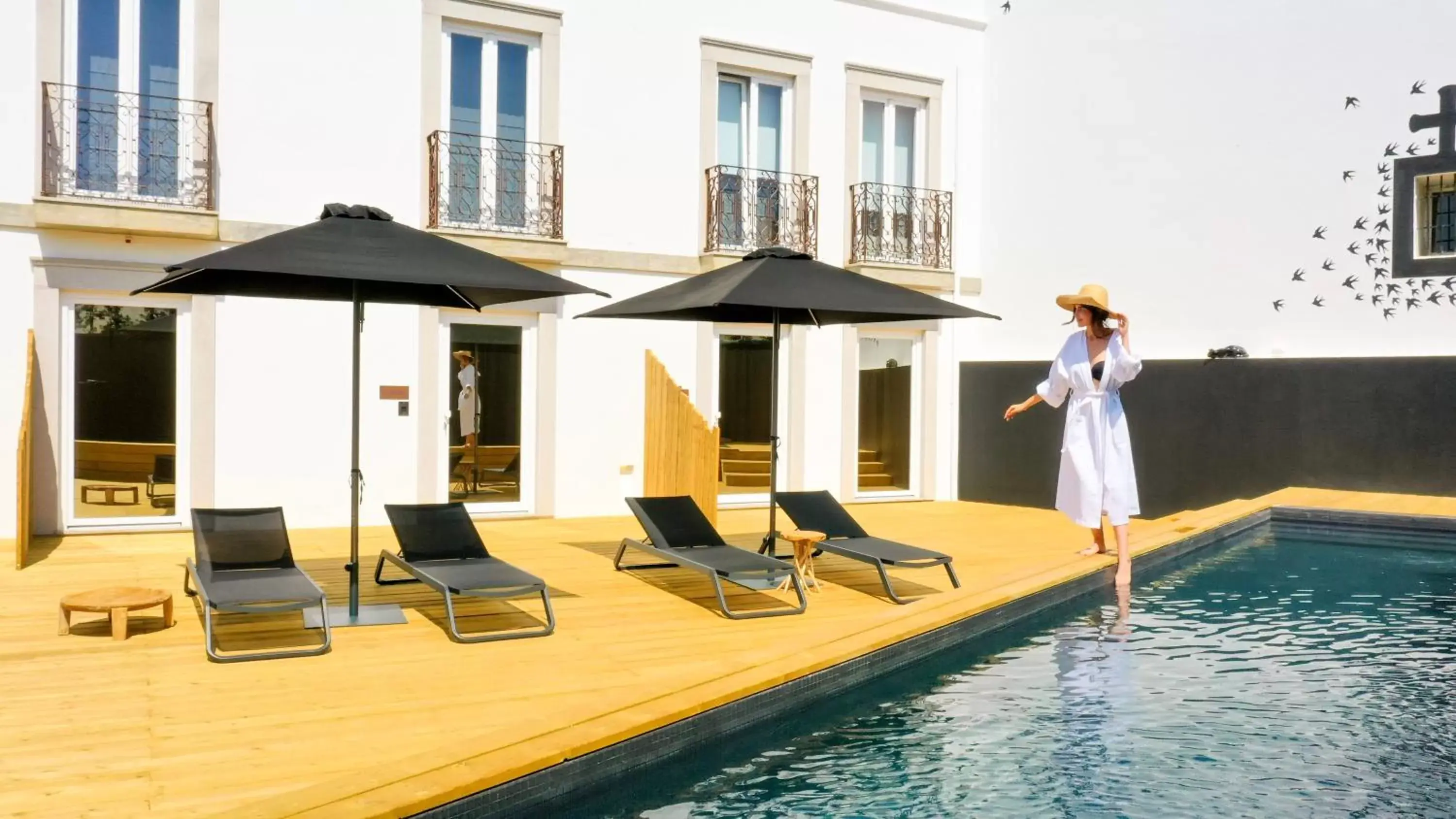 Pool view, Swimming Pool in Colégio Charm House