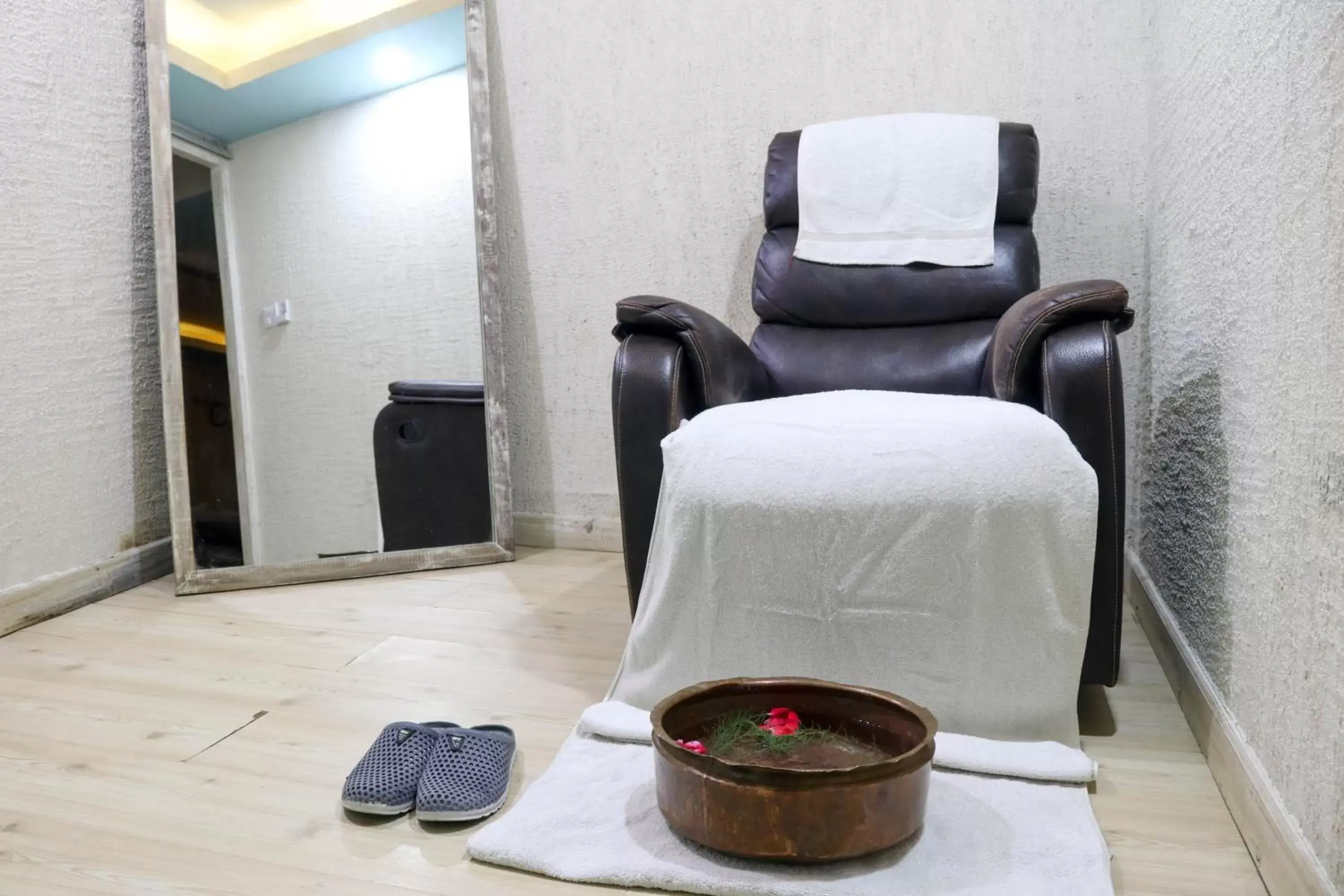 Massage, Seating Area in Hotel Moonlight