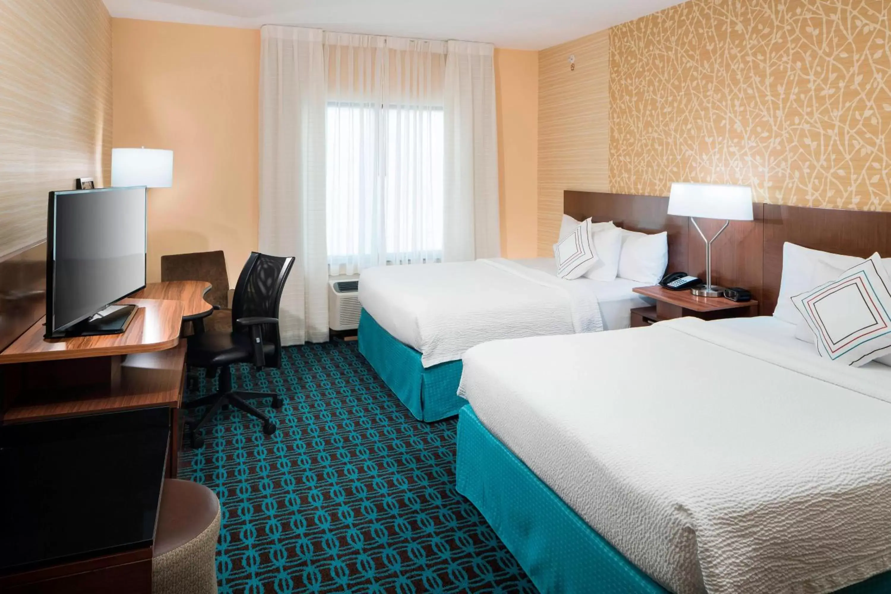 Photo of the whole room, Bed in Fairfield Inn & Suites by Marriott Houston Pasadena