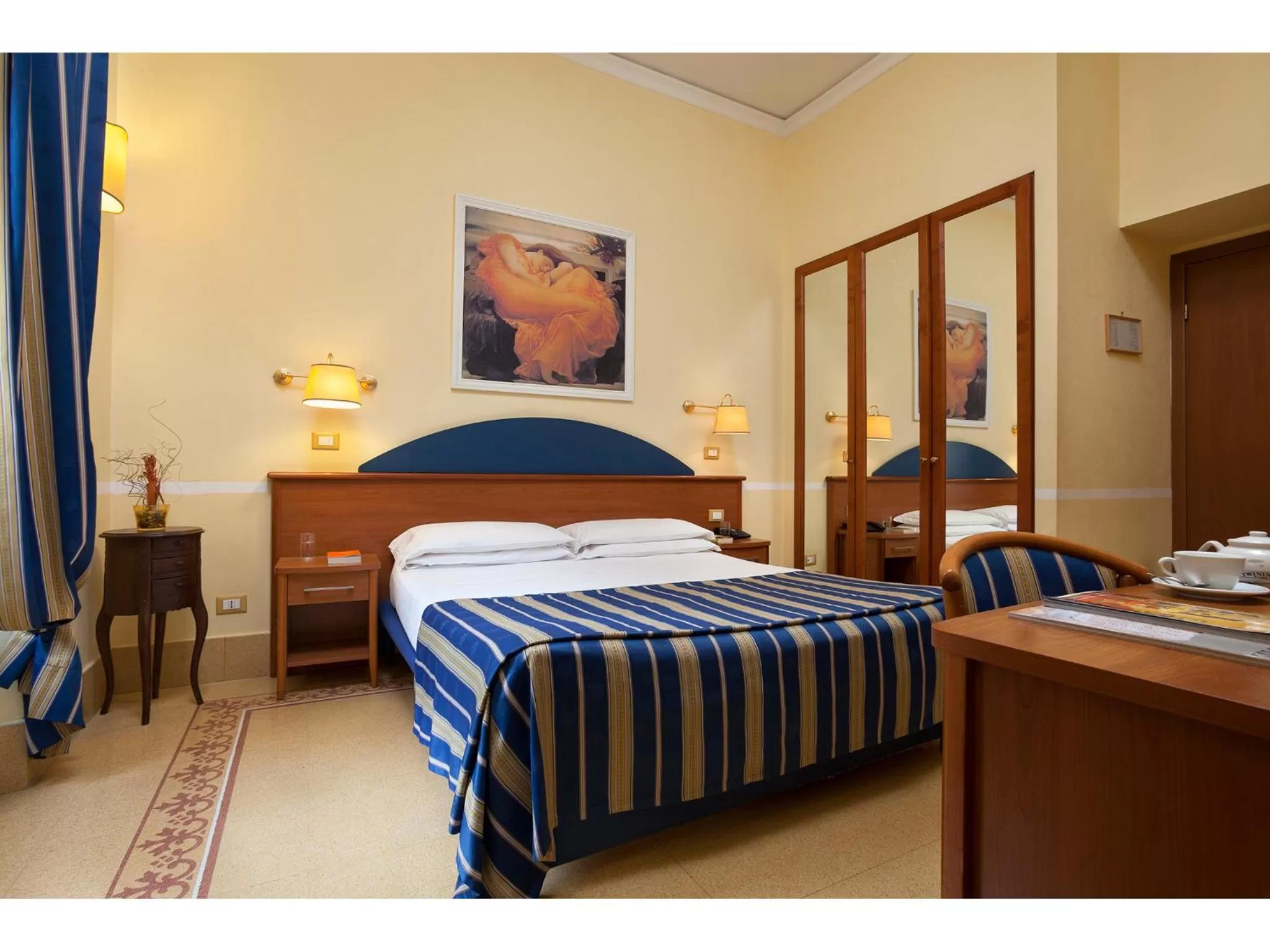 Garden view, Bed in Hotel Kennedy