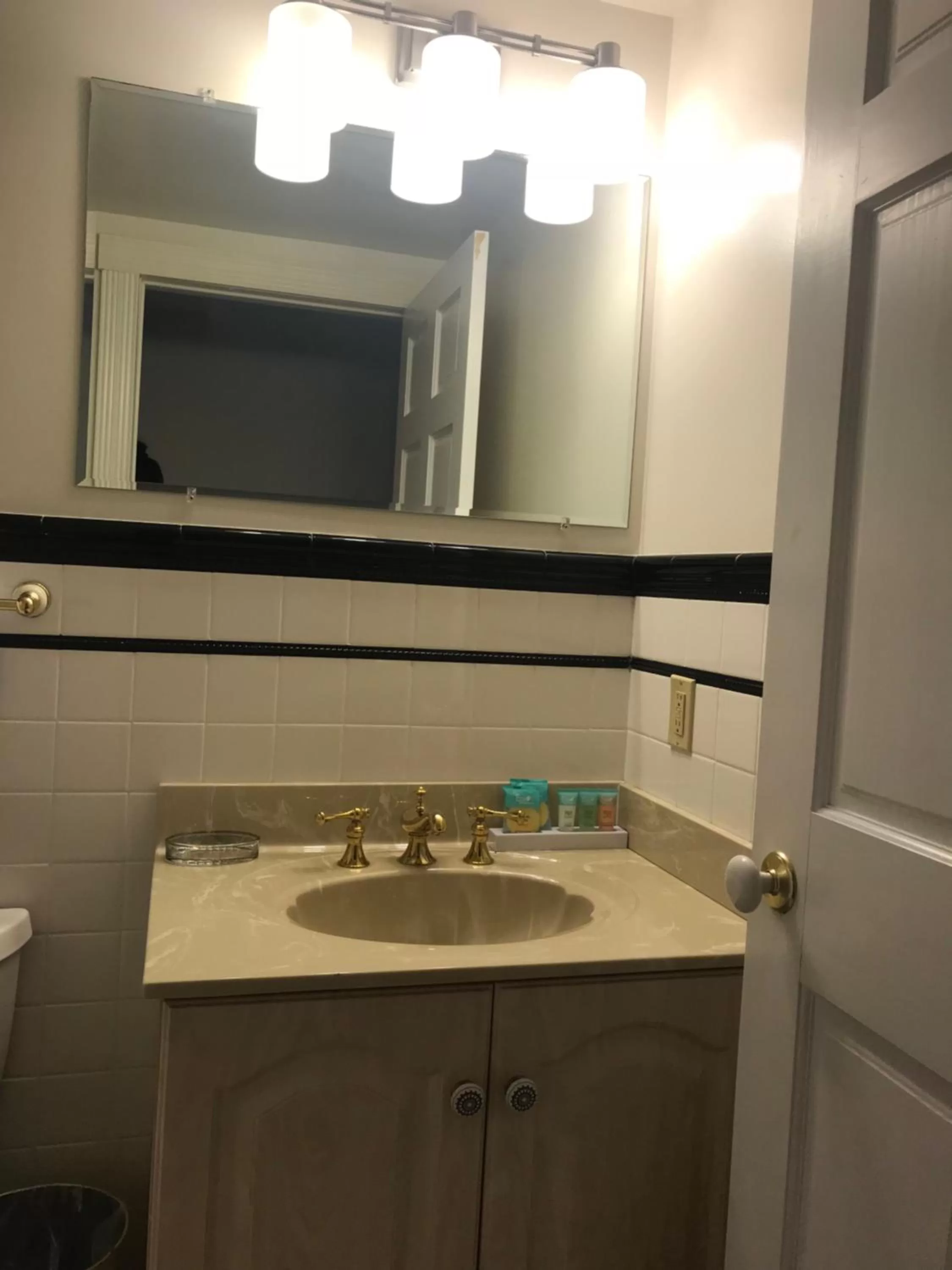 Toilet, Bathroom in Elaine's Cape May Boutique Hotel