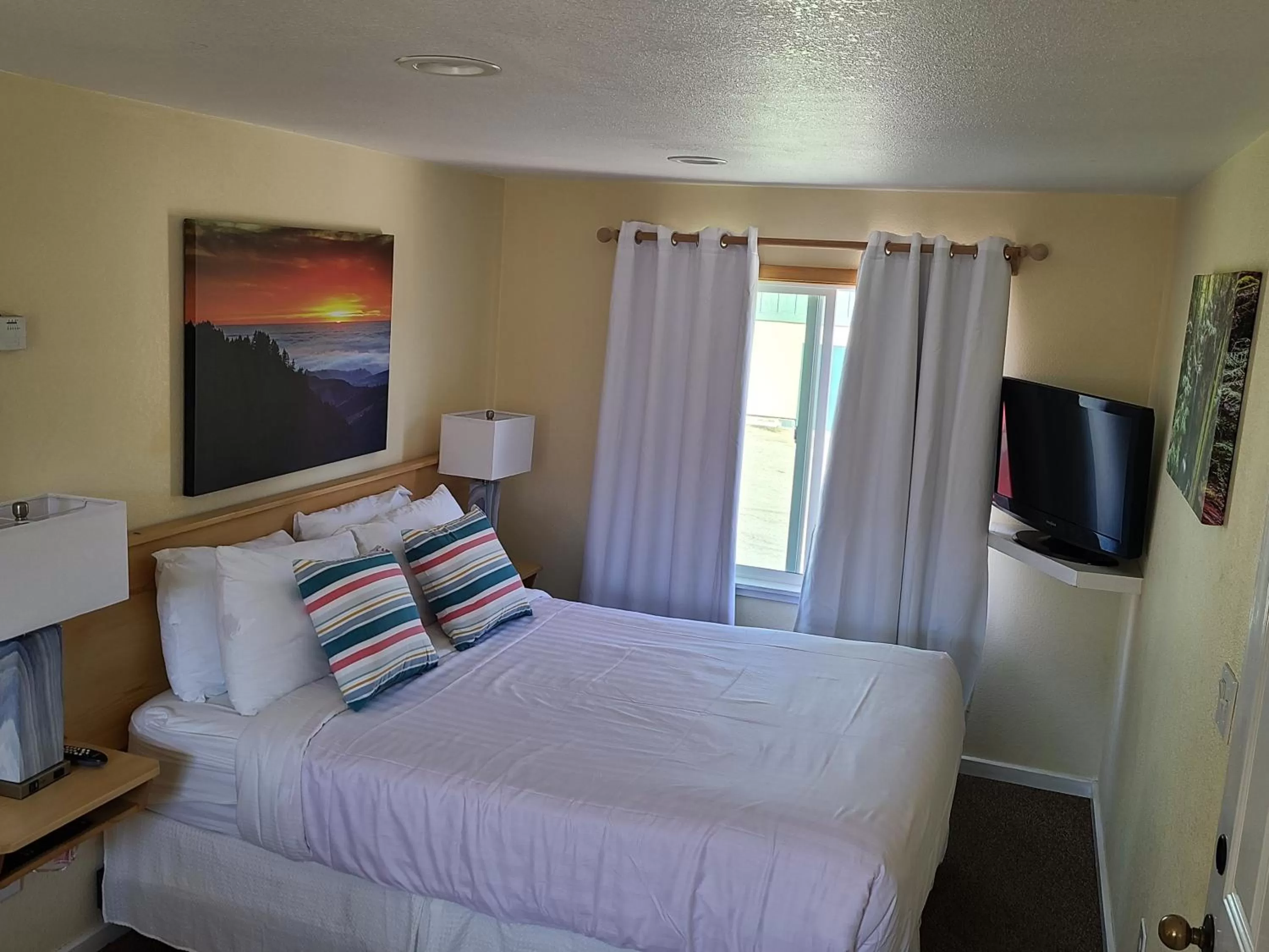 Family Room in Sunny Cove Motel