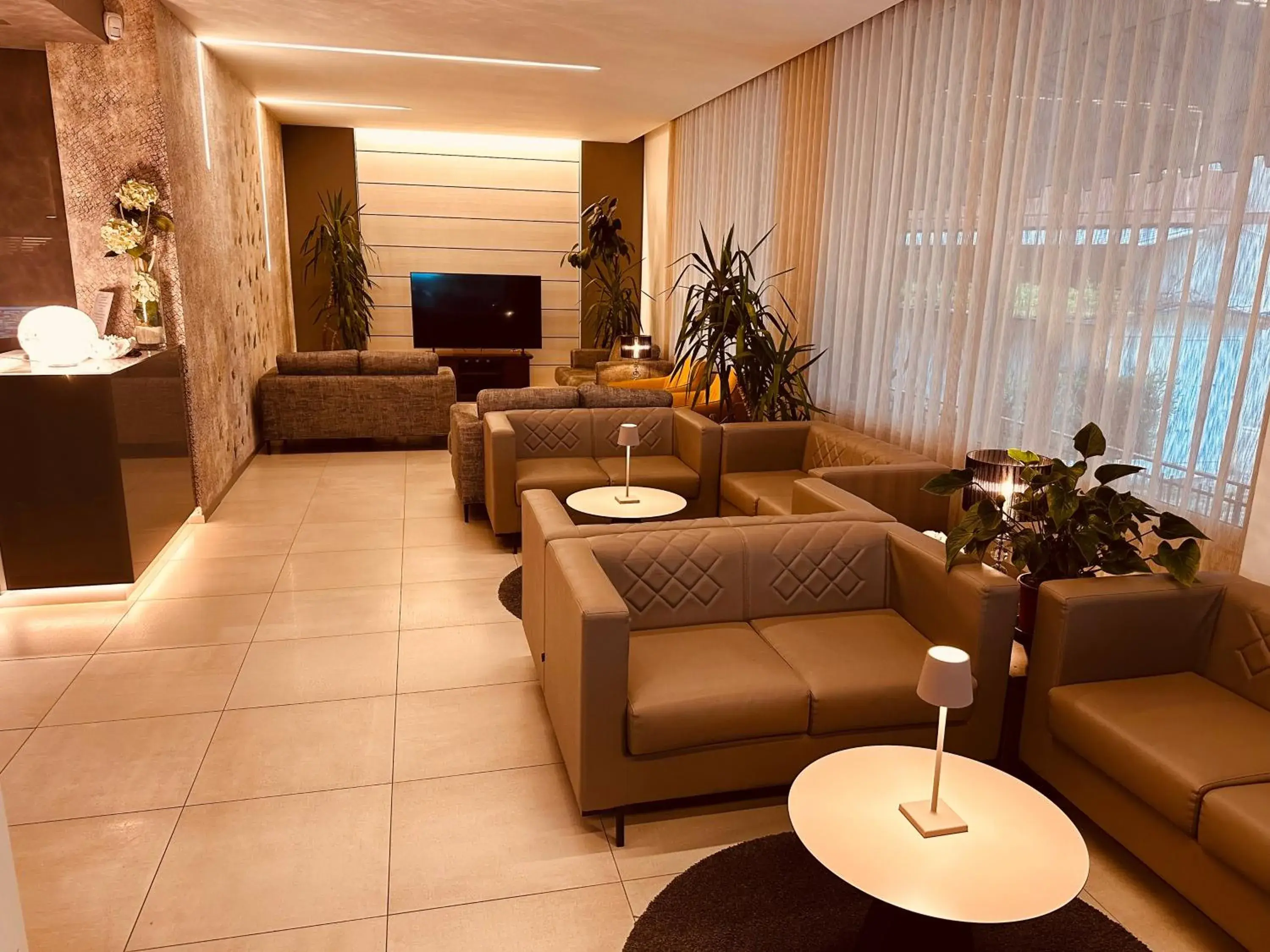 Restaurant/places to eat, Seating Area in Hotel Derby S