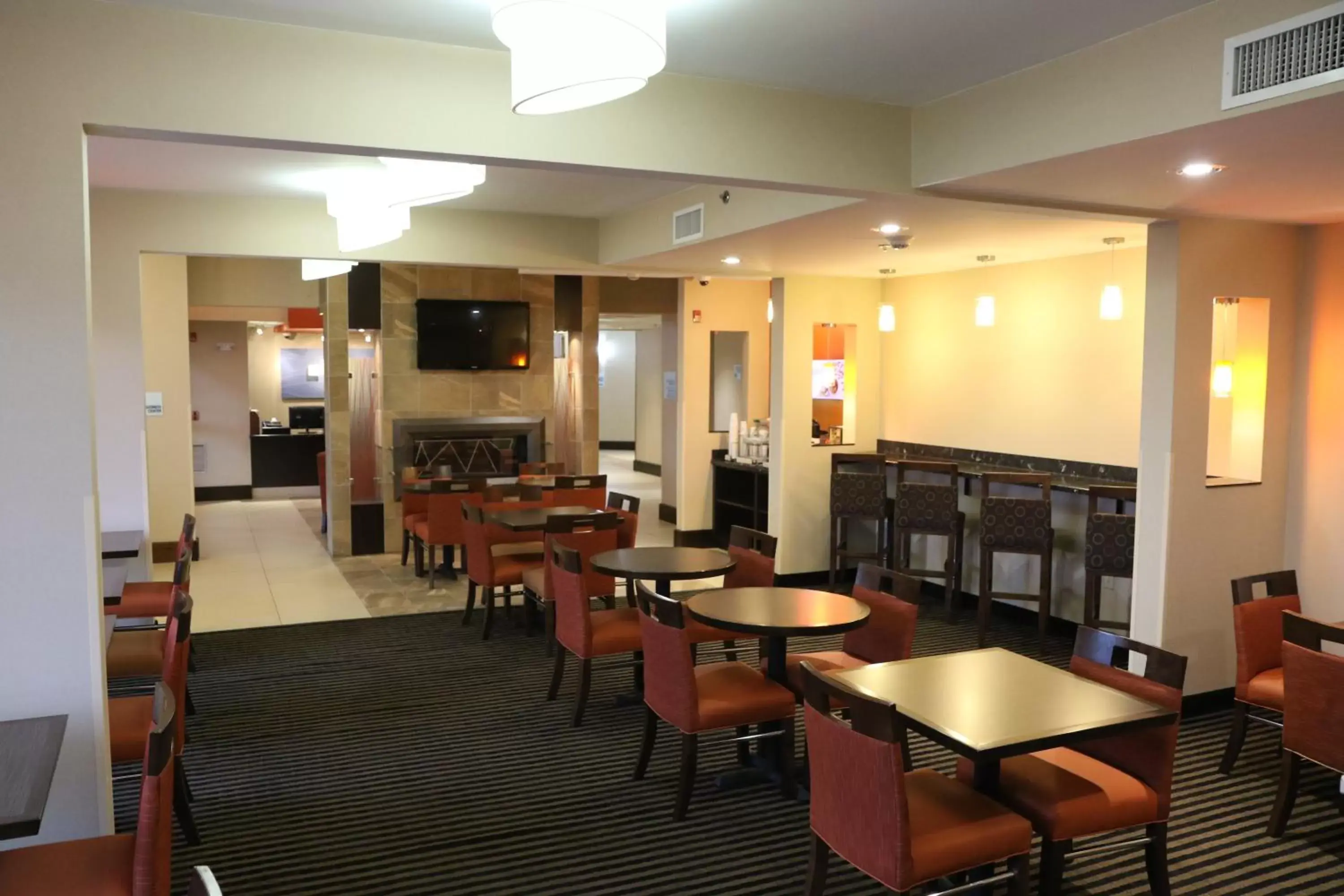 Breakfast, Restaurant/Places to Eat in Holiday Inn Express Pittsburgh - Munhall, an IHG Hotel