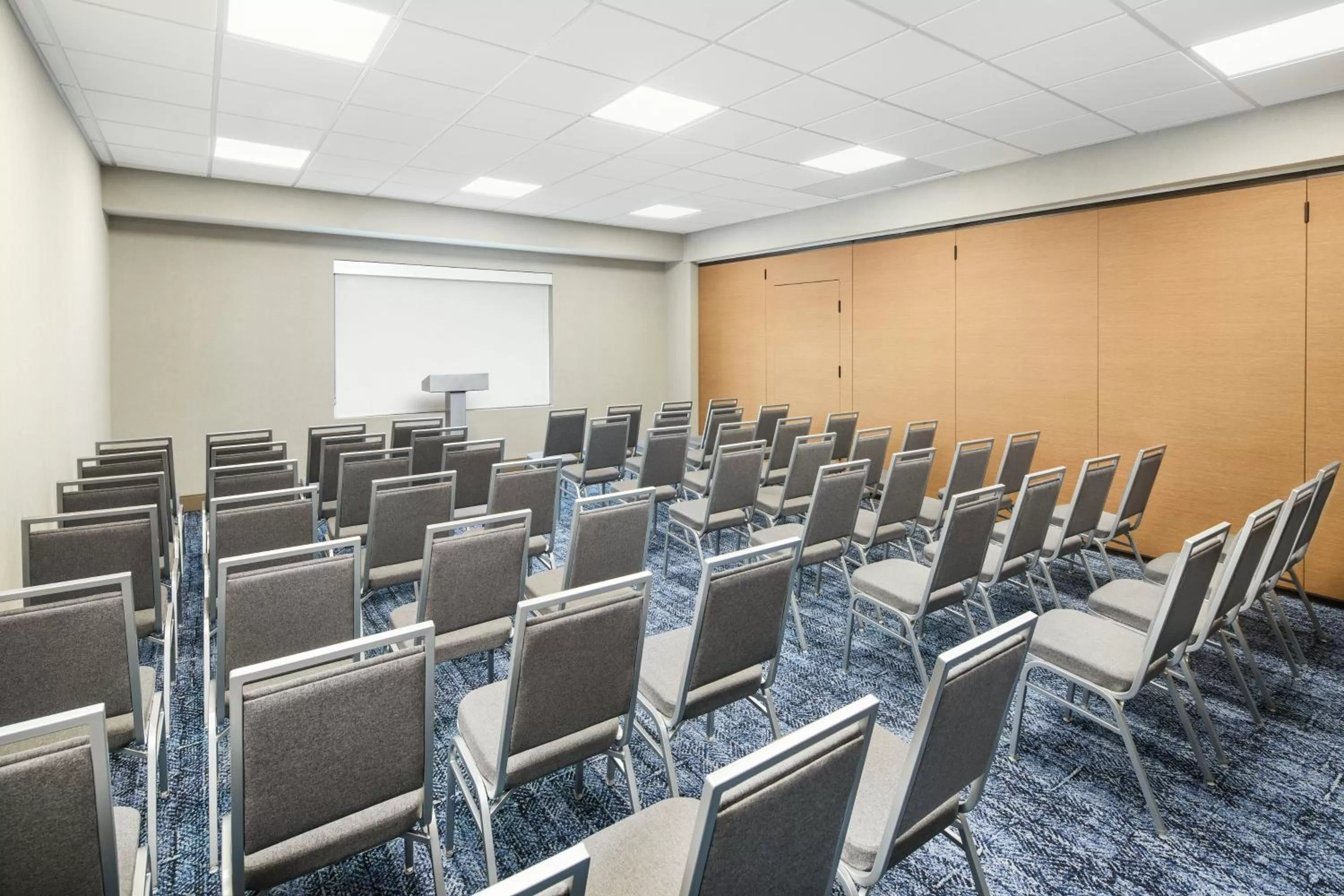 Meeting/conference room in Holiday Inn Express Richmond - Midtown by IHG