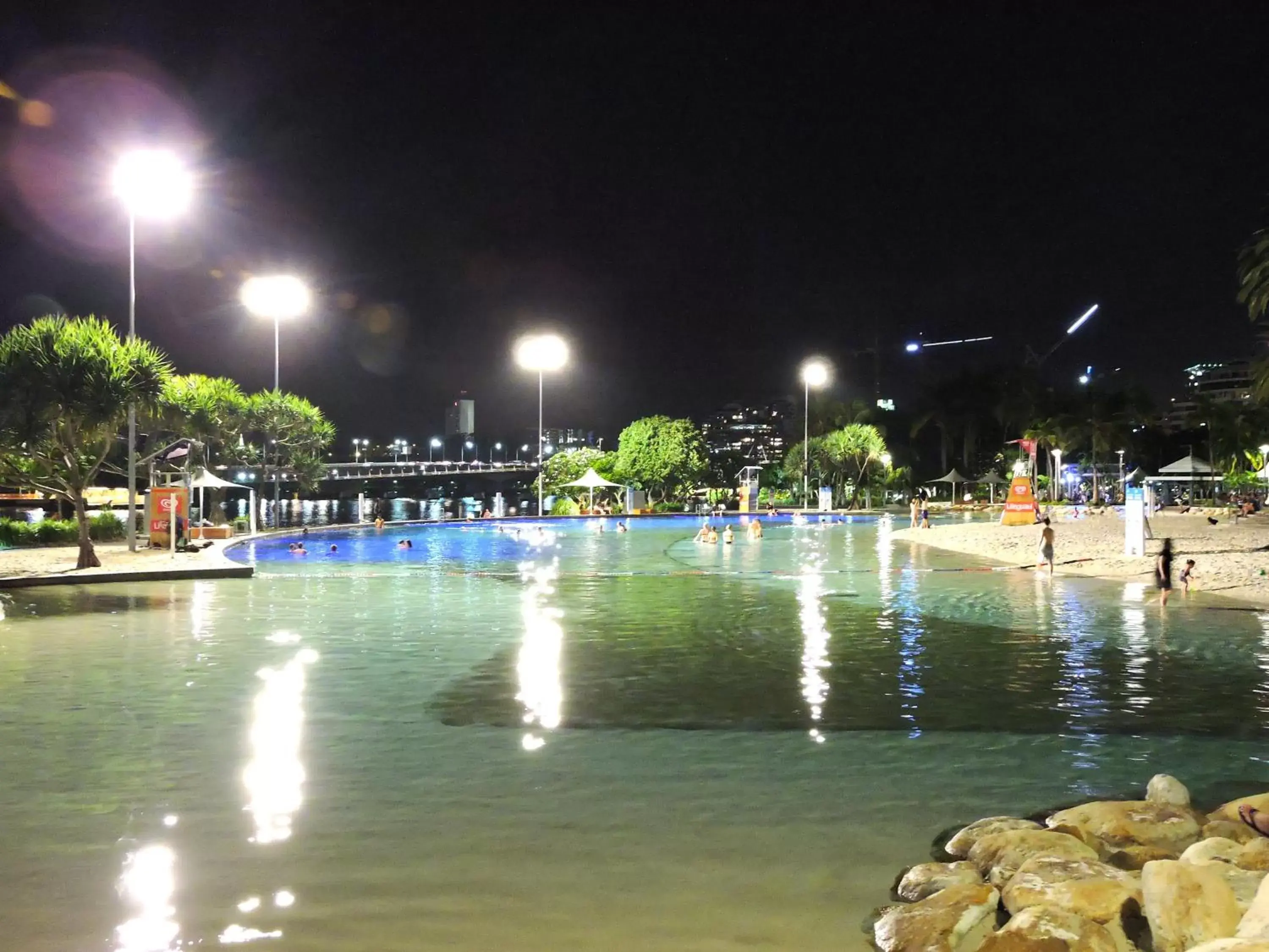 Beach, Swimming Pool in Best Western Airport 85 Motel