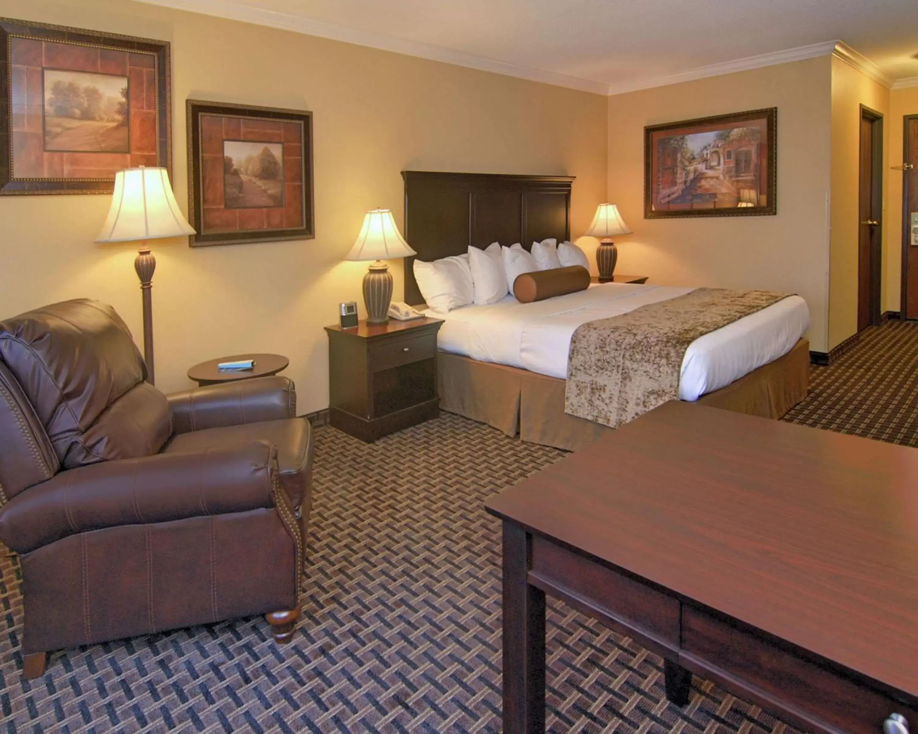 Photo of the whole room in Best Western Plus Southpark Inn & Suites