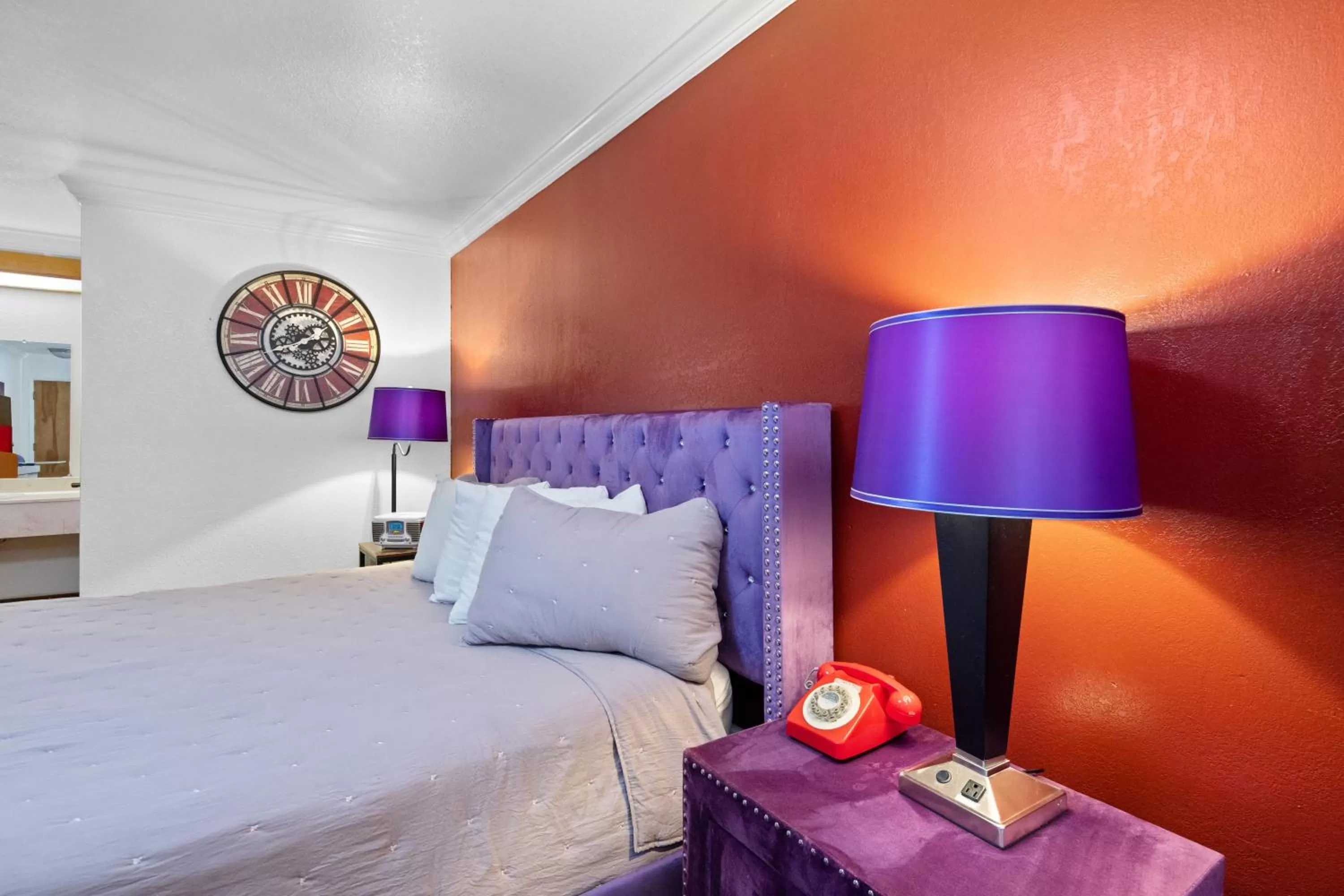 Photo of the whole room, Bed in Americana Inn Motel