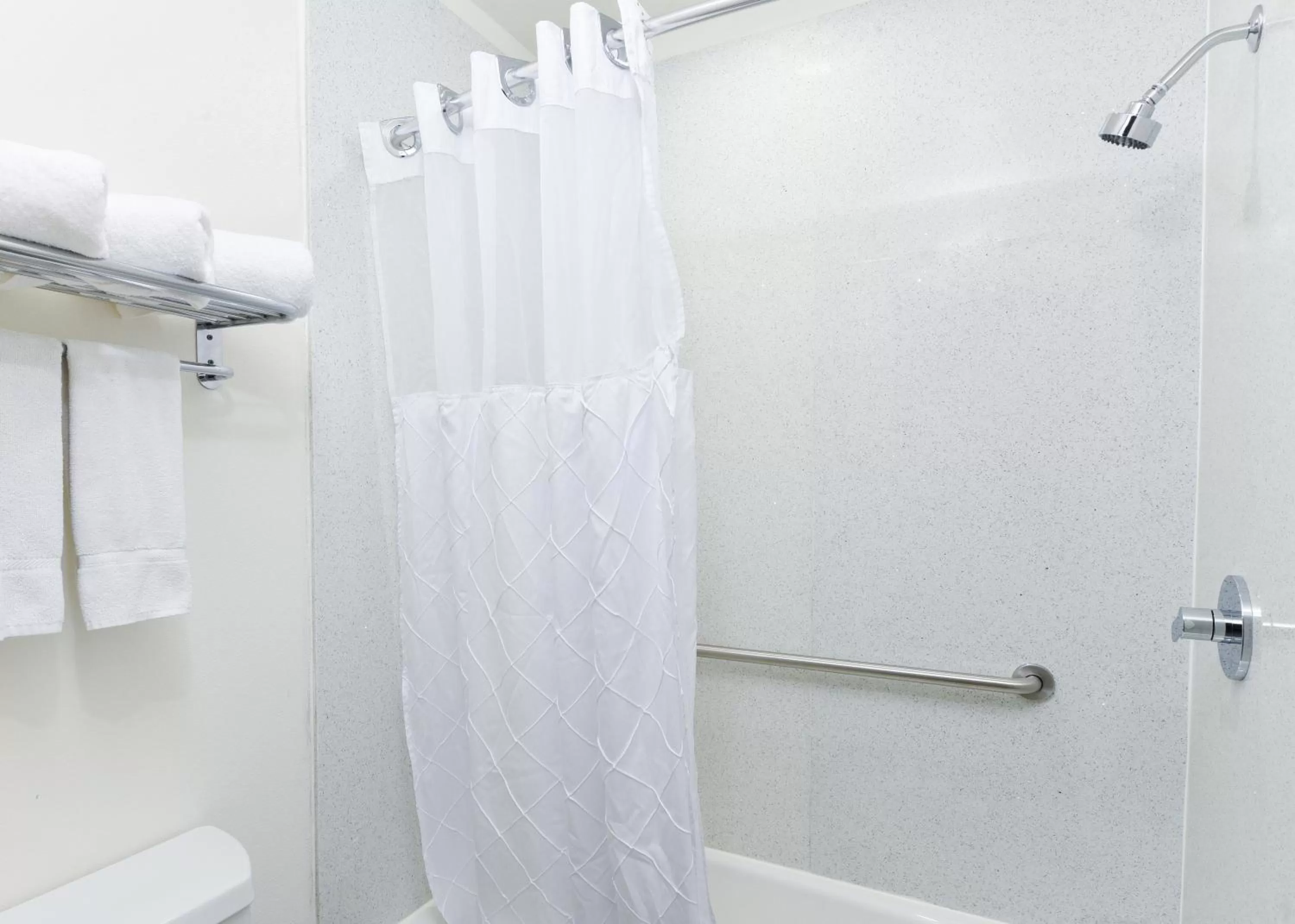 Queen Room with Two Queen Beds - Non-Smoking in Hollywood Inn Express LAX