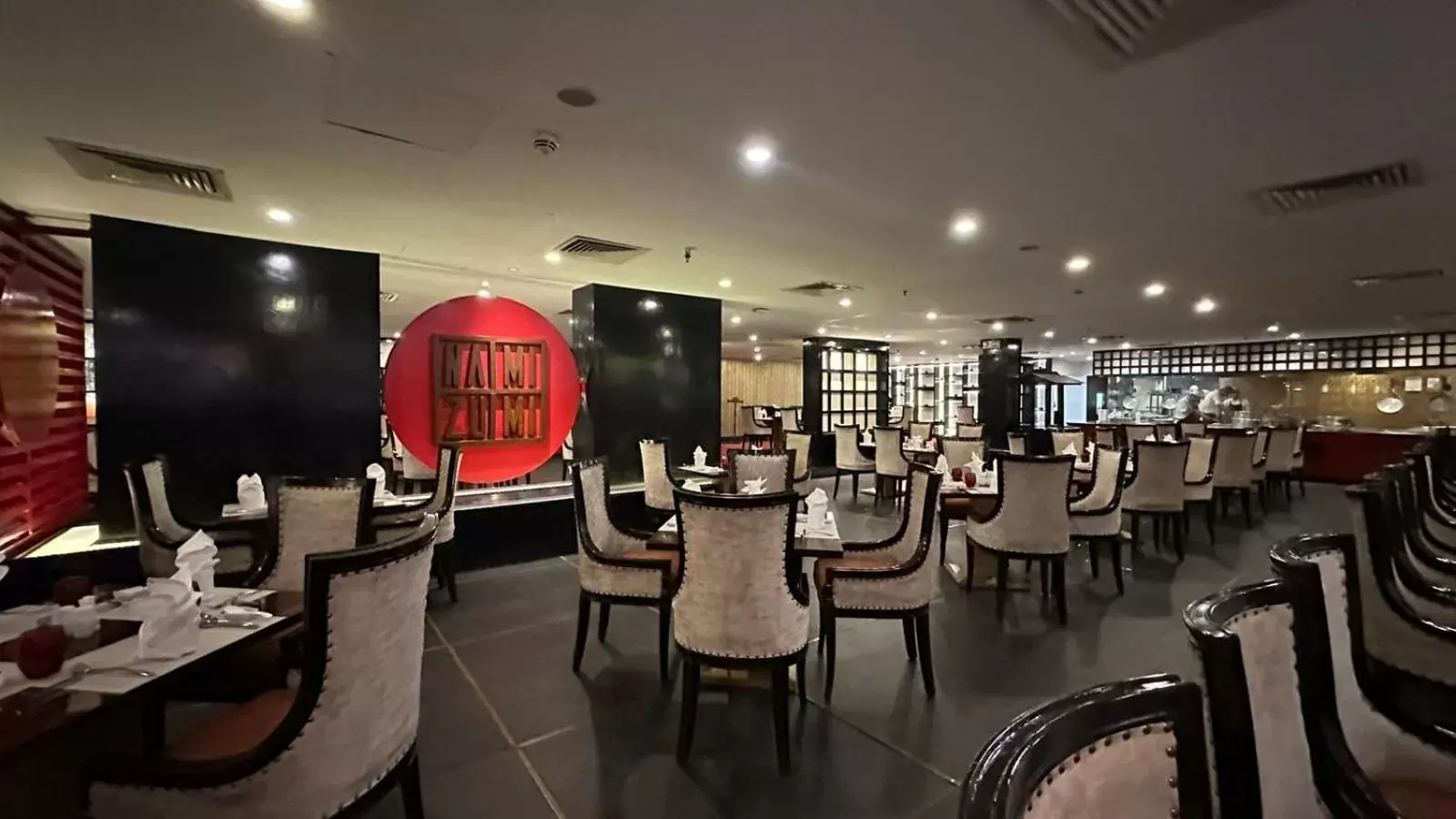 Restaurant/Places to Eat in Karachi Marriott Hotel