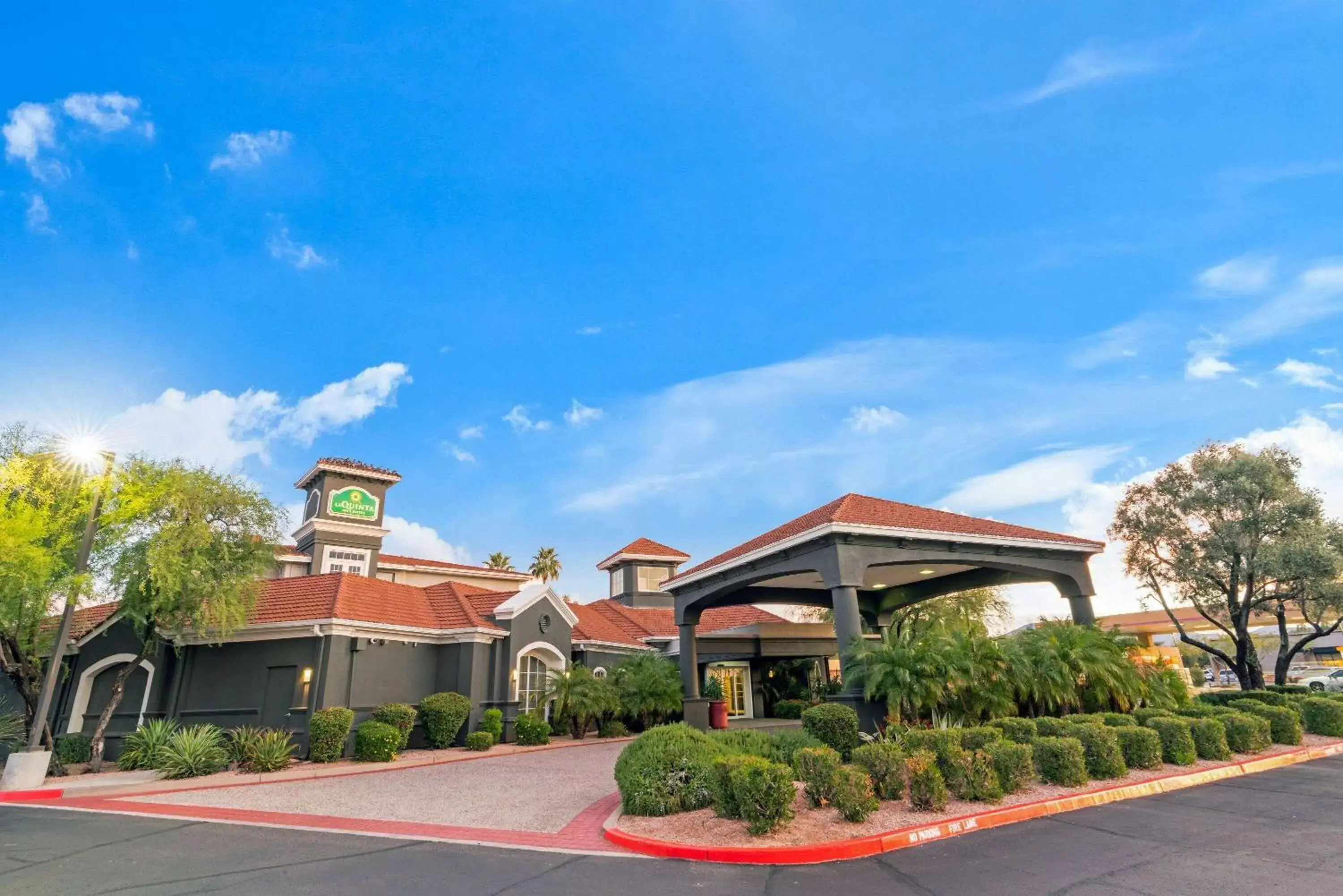 Property Building in La Quinta by Wyndham Phoenix Scottsdale