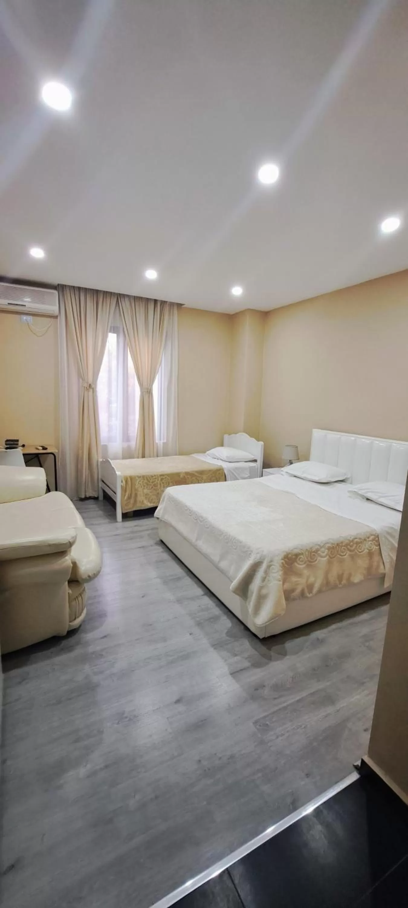 Bed in CityCenterHotel Shkoder