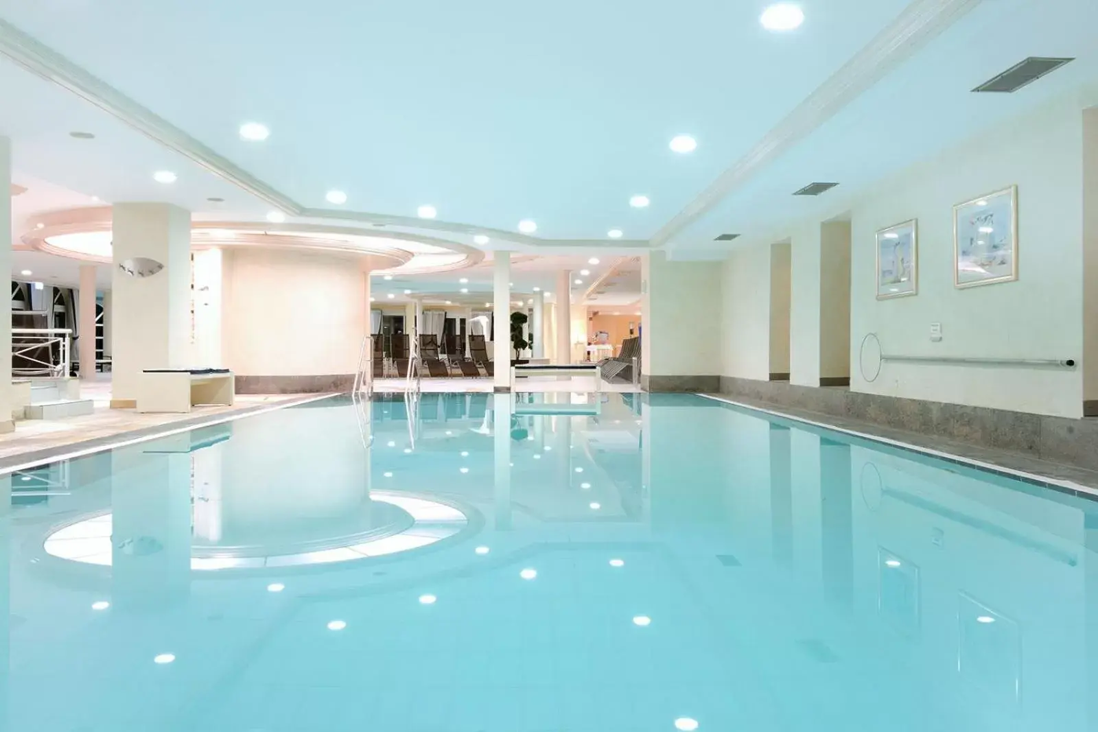 Public Bath, Swimming Pool in Steigenberger Hotel Der Sonnenhof