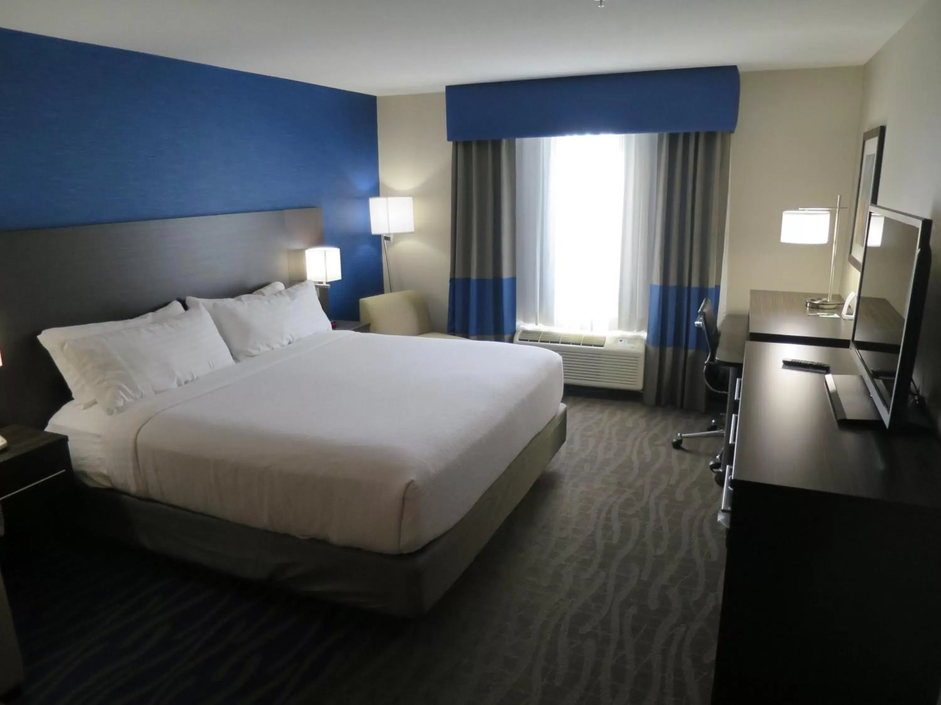 Photo of the whole room, Bed in Holiday Inn Hotel & Suites Regina, an IHG Hotel