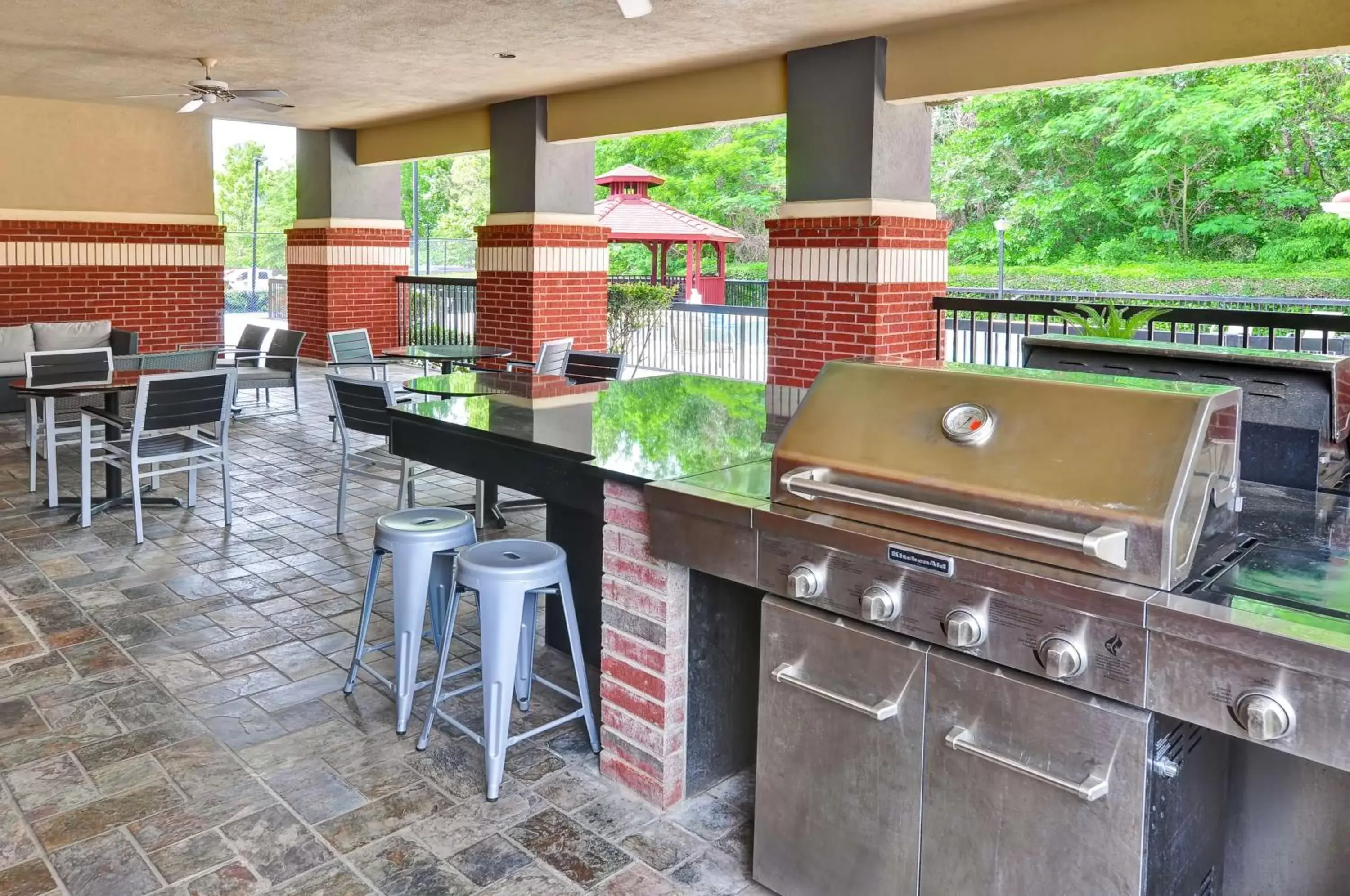 Patio, BBQ Facilities in Homewood Suites by Hilton- Longview