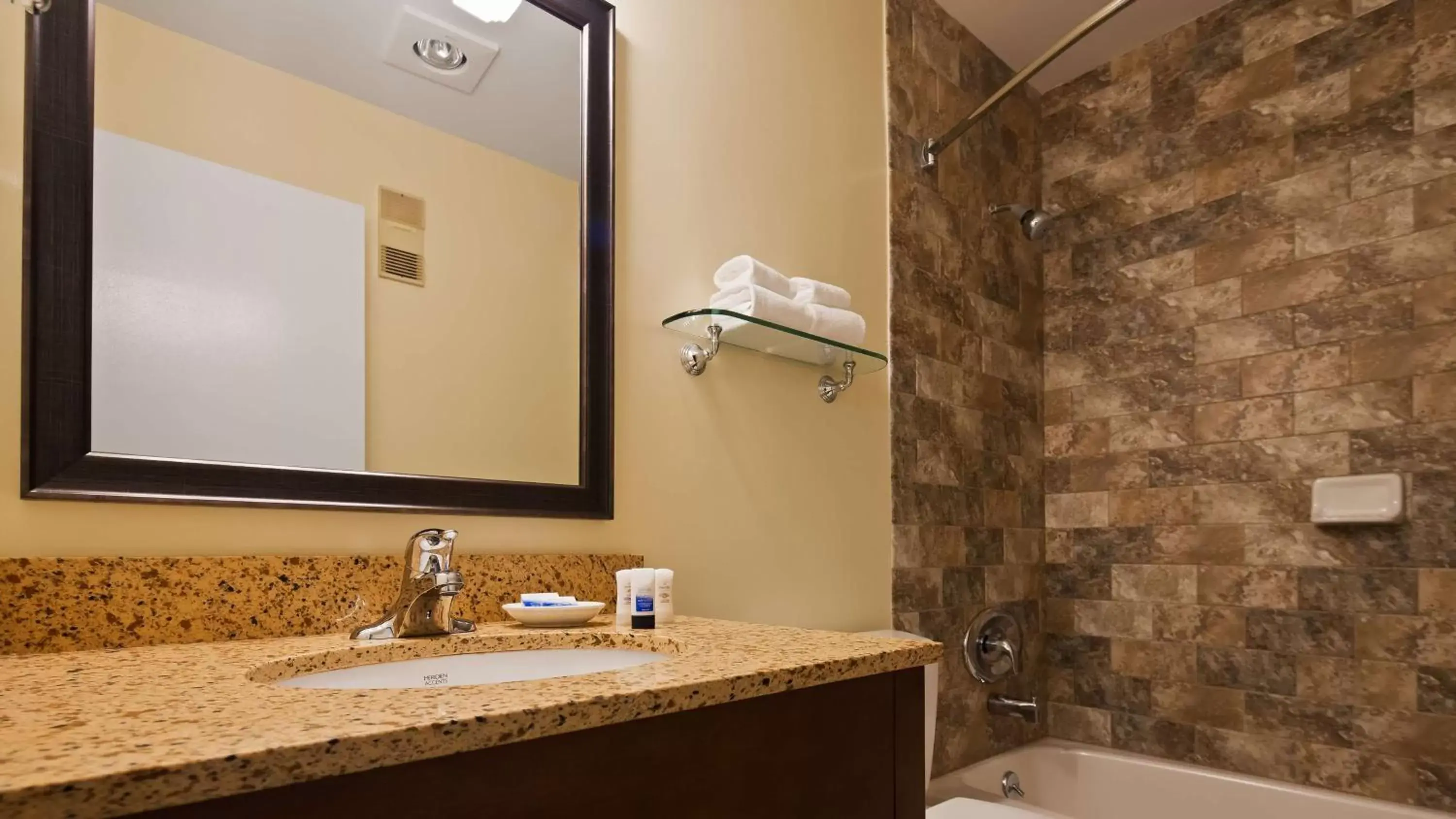 Bathroom in Best Western Plus Windjammer Inn & Conference Center